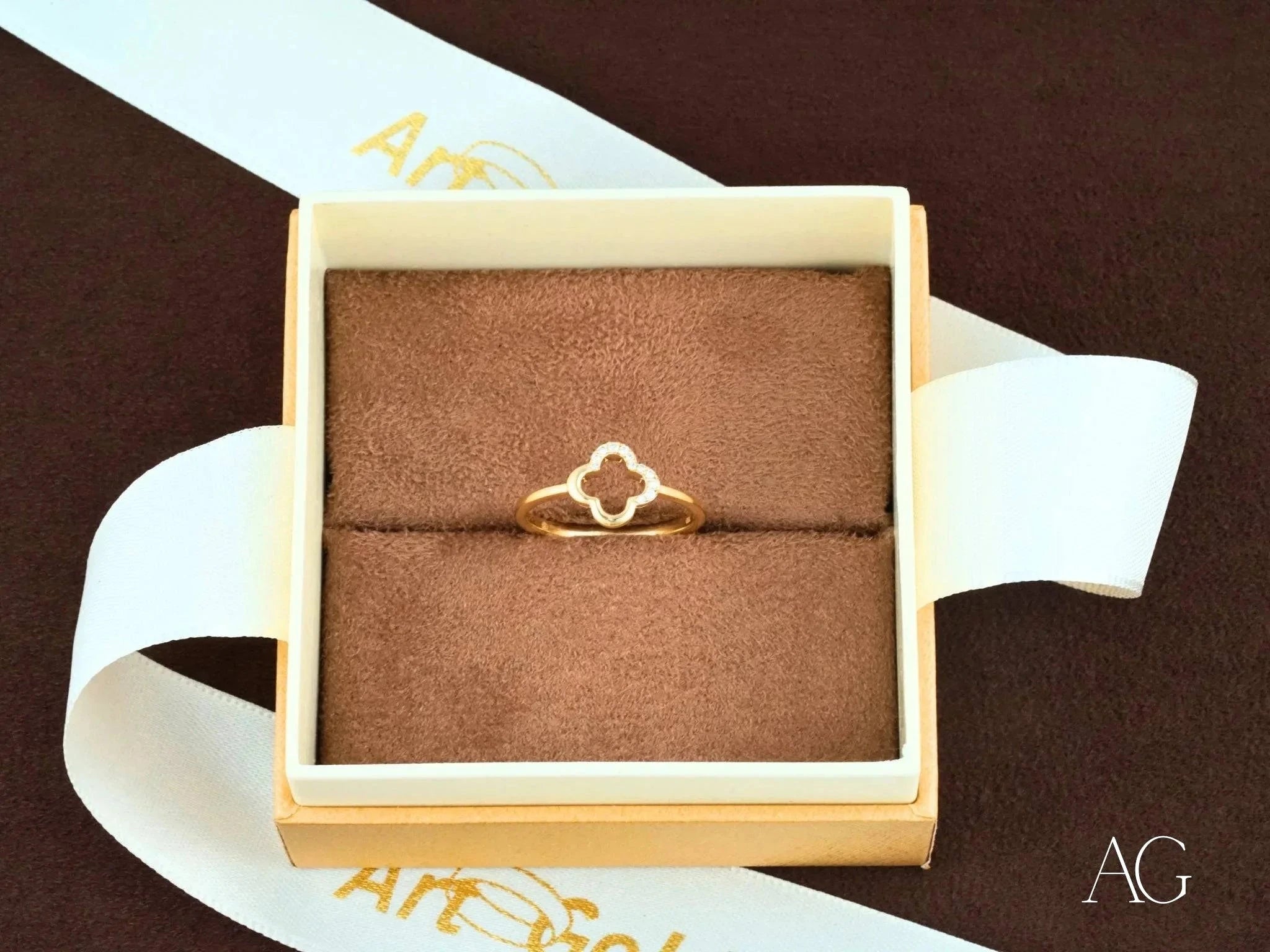18K Gold Flower Diamond Ring for Women - Elegant & Timeless Jewelry for Engagement, Wedding, Anniversary & Special Occasions