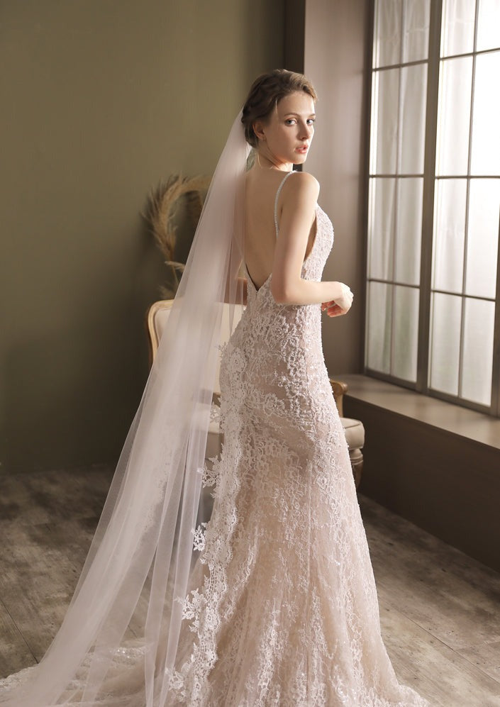 Elizabeth Lace Long Veil - Elegant Bridal Wedding Veil for Bride, Cathedral Length with Floral Applique | Perfect for Church Ceremony, Outdoor Wedding & Photoshoot