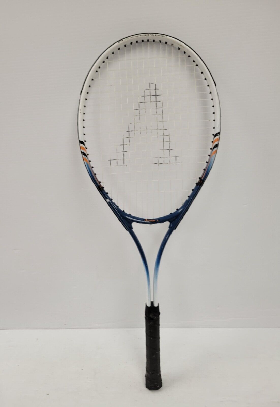 Wilson Atomic Tennis Racket - Lightweight Carbon Fiber Tennis Racquet for Adults & Teens - Perfect for Beginners & Intermediate Players - Great for Court Training & Competitive Matches