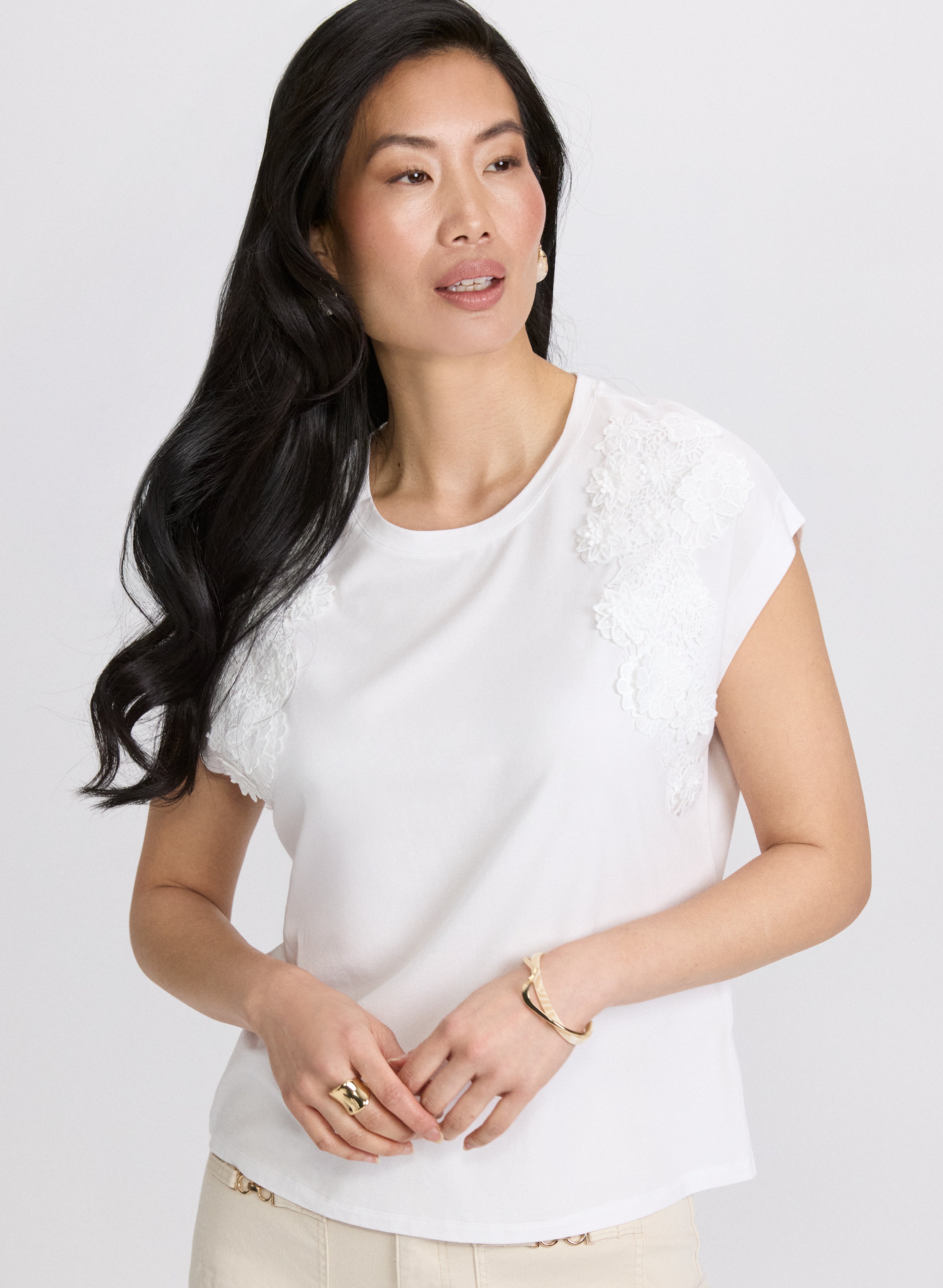 Floral Appliqué T-Shirt for Women - Stylish Embroidered Blouse for Casual Wear & Summer Outfits