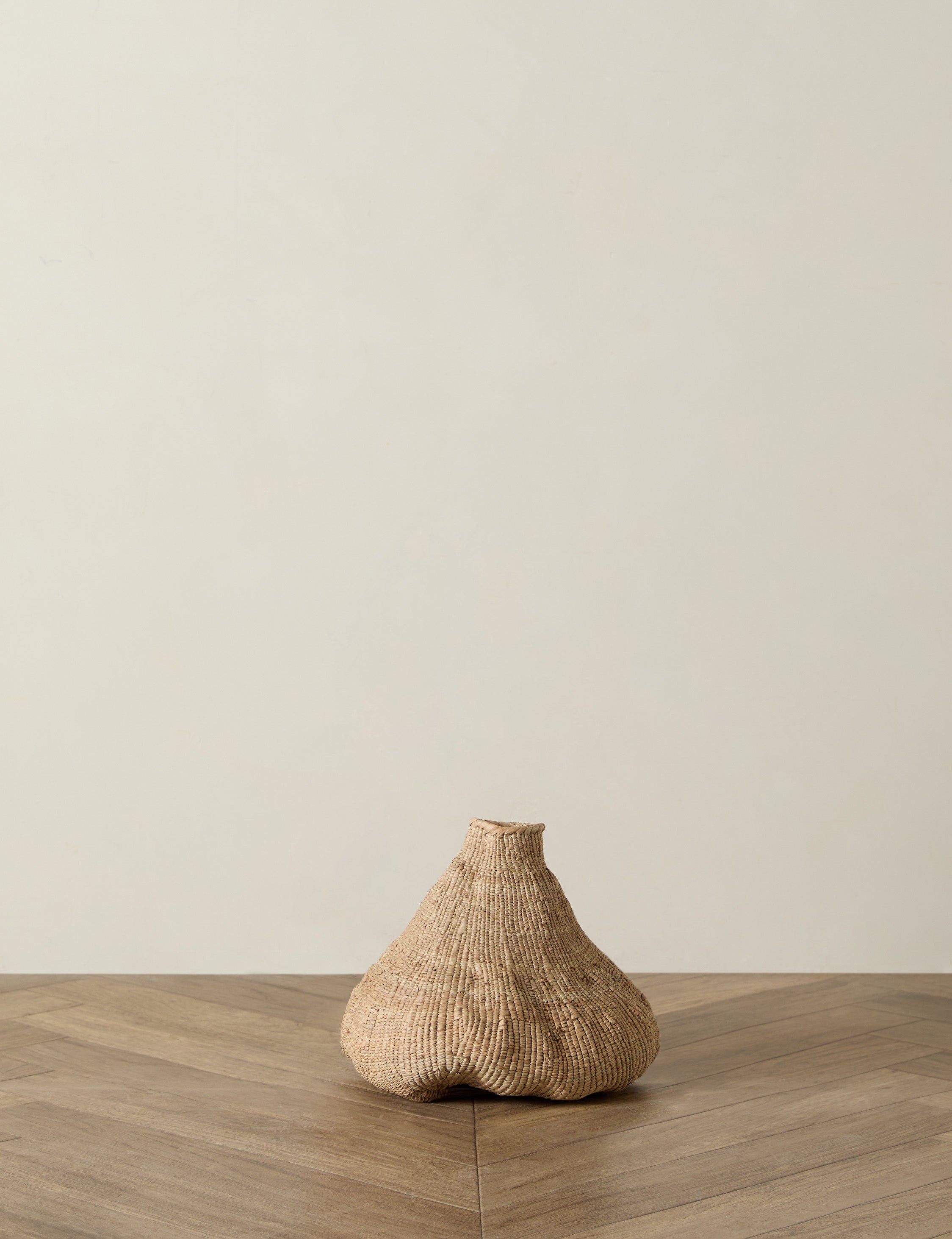 Fresh Garlic Storage Basket by Mbare - Rustic Handwoven Bamboo Garlic Keeper for Kitchen, Pantry & Farmhouse Decor (Holds 5-10 Bulbs) - Perfect for Organizing Garlic, Onions & Produce in Home or Restaurant
