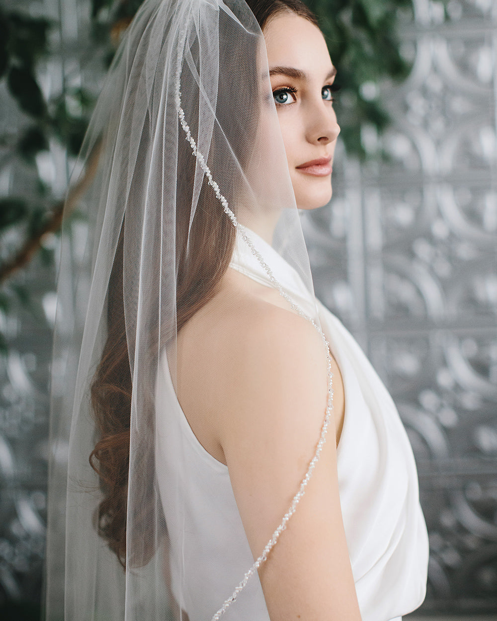 Kylie Crystal & Pearl Veil - Elegant Bridal Hair Accessory for Weddings, Prom, and Special Occasions | Shimmering Rhinestone & Pearl Hairpiece for Women