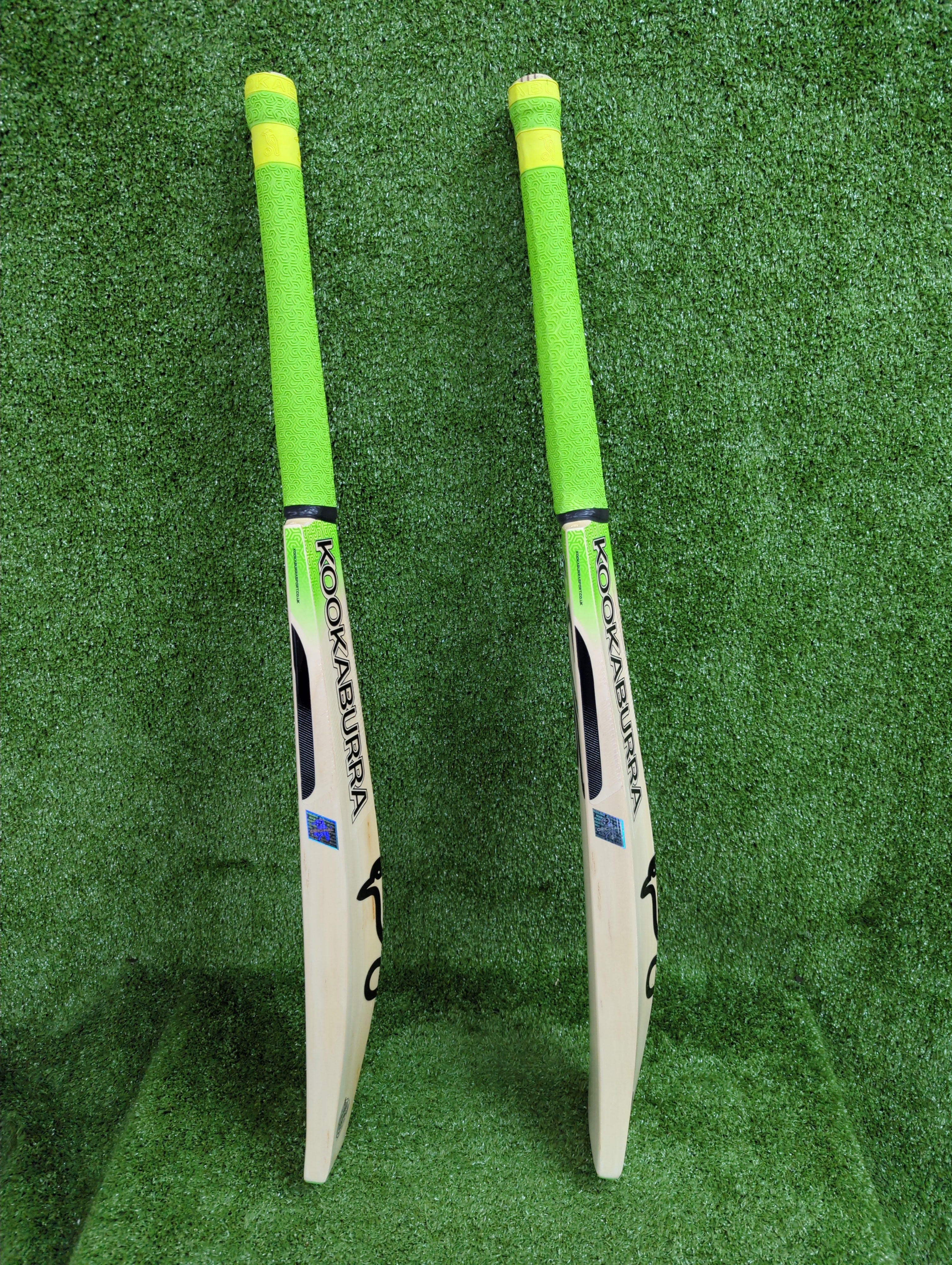 Kookaburra Kahuna Lite English Willow Cricket Bat - Premium Lightweight Cricket Bat for Professional & Amateur Players - Perfect for Matches, Training & Practice Sessions