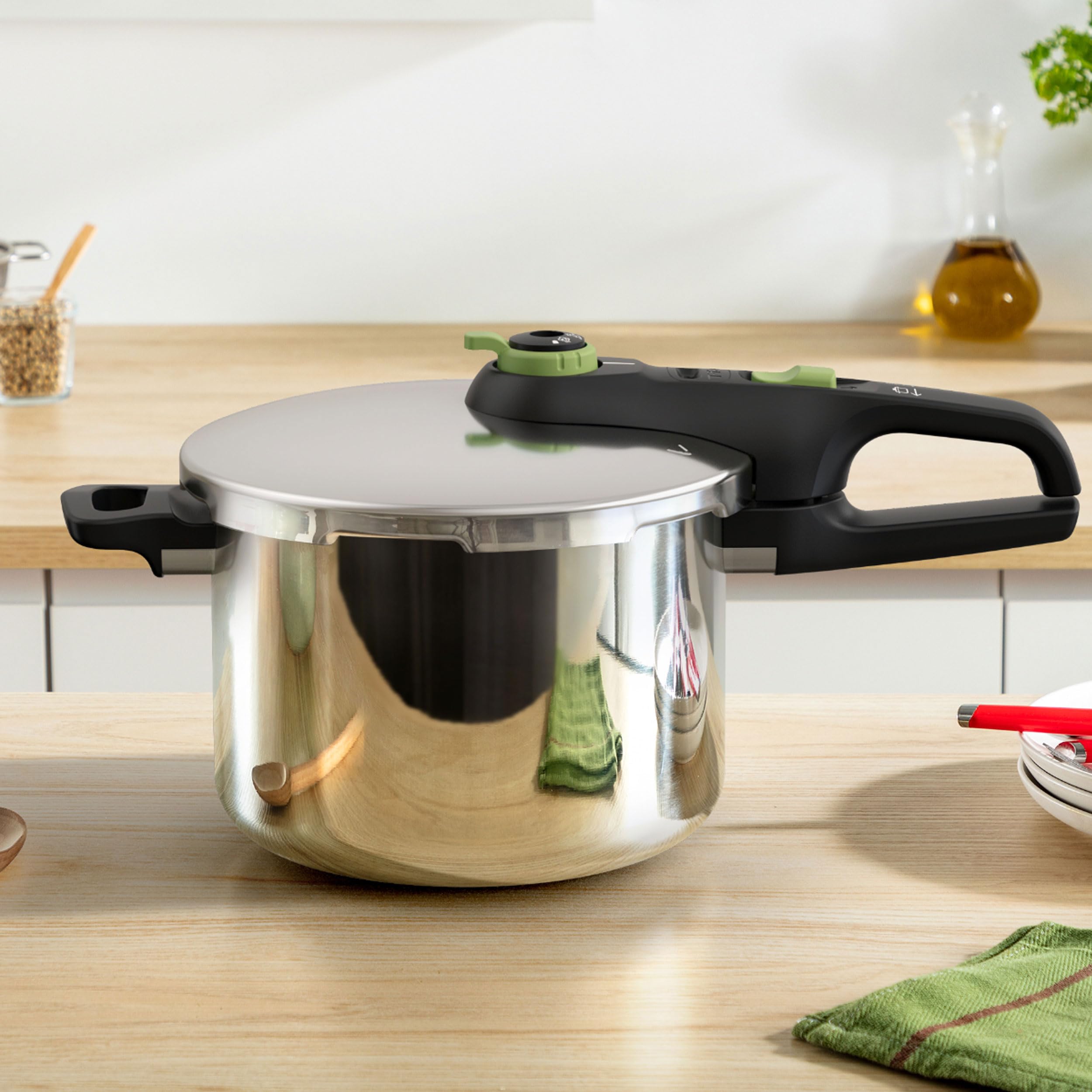 Tefal Secure Trendy P2580703 6L Pressure Cooker - 2-Stage Cooking (117°C Intensive & 112°C Gentle) with Induction Base, Universal Compatibility, Ergonomic Side Handles in Black/Green - Perfect for Fast Meals, Meal Prep & Family Cooking