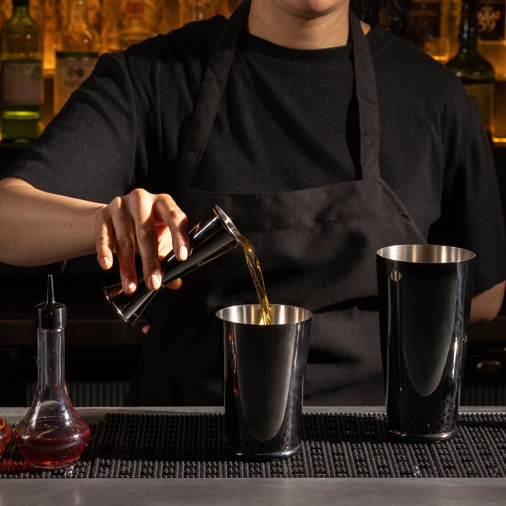 LEOPOLD™ 18oz (532ml) Small Weighted Shaking Tin - Gunmetal Black | Premium Cocktail Mixing Tool for Bartenders & Home Bars | Perfect for Martinis, Margaritas & Shaken Drinks