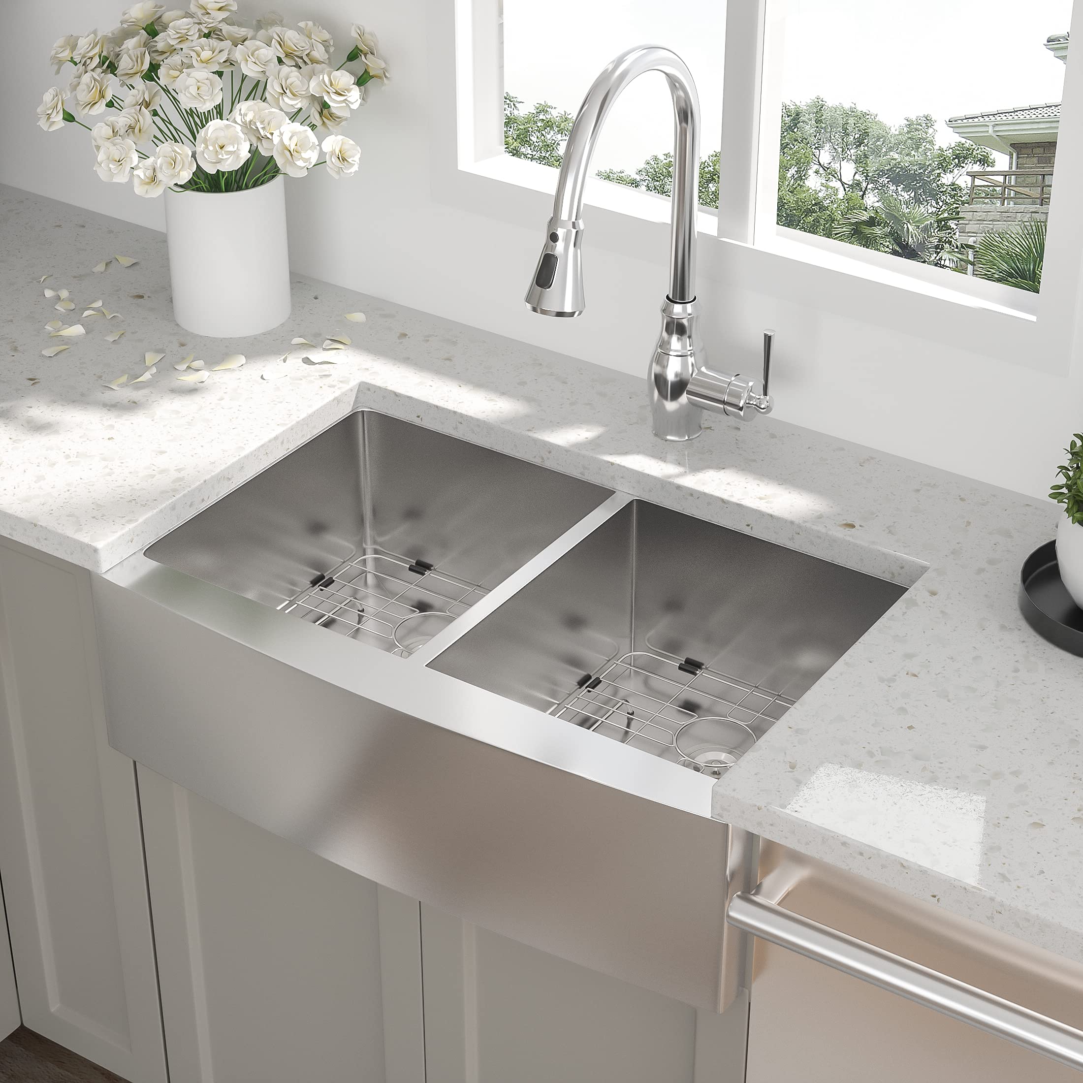 33 Inch Farmhouse Kitchen Sink - 16 Gauge Stainless Steel Apron Front Sink with 50/50 Double Bowl, 33