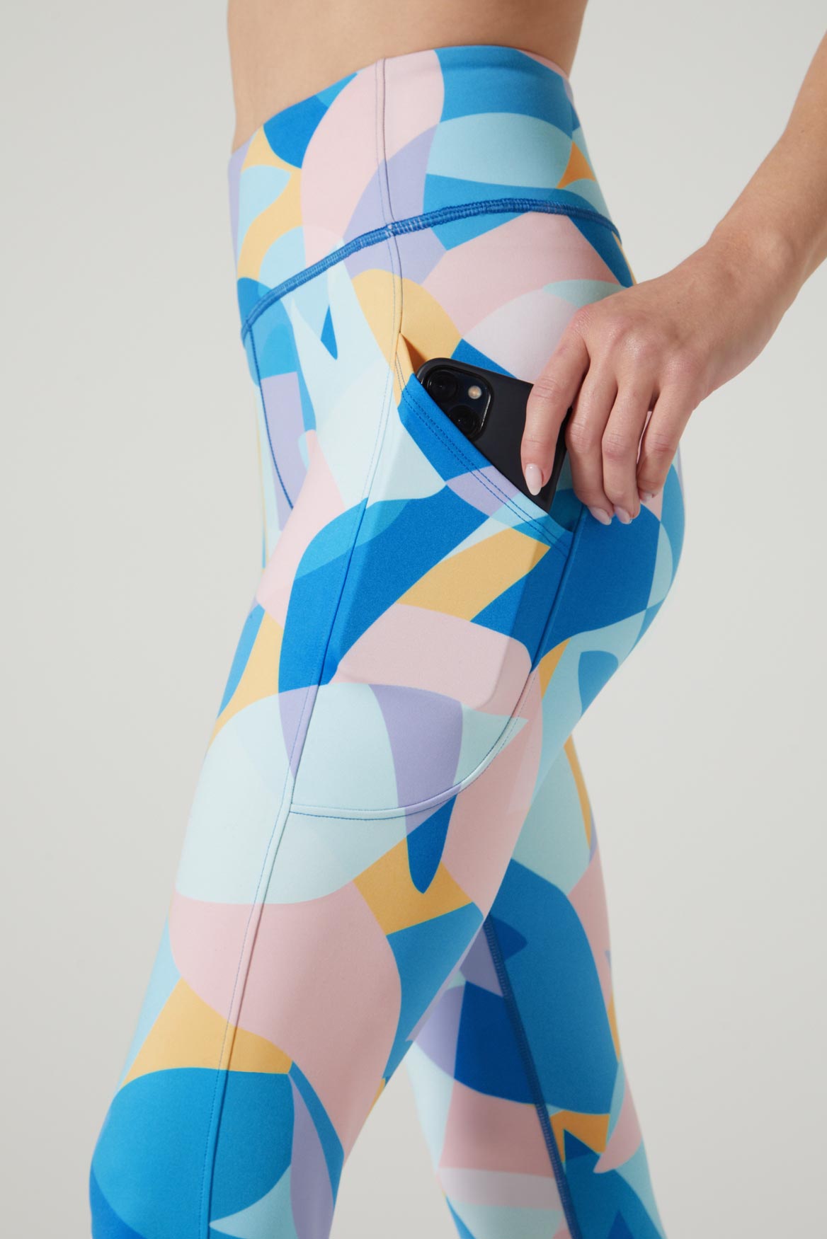 Stylish Dakota Legging with Block Leaves Print - Trendy High-Waist Yoga Pants for Women | Perfect for Workouts, Yoga, and Casual Wear