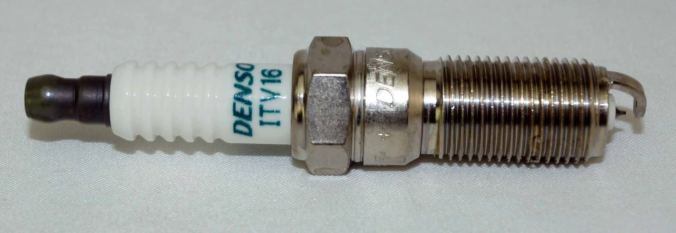 DENSO 5338 IRIDIUM Power Spark Plugs ITV16-4 (4-Pack) - High Performance Replacement for Cars, Trucks & SUVs - Improved Fuel Efficiency & Engine Power - Ideal for Daily Commuting & Off-Road Adventures