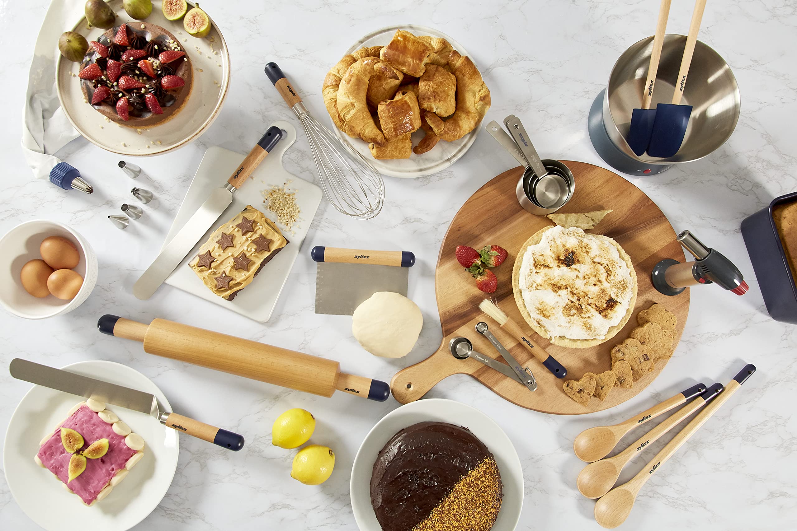 Zyliss 18.5 Inch Wooden Rolling Pin with Silicone Cover - Perfect for Baking Cakes, Pizzas, Pastry & Dough - Responsibly Sourced Wood for Even Rolling - Ideal for Home Bakers & Professional Kitchens