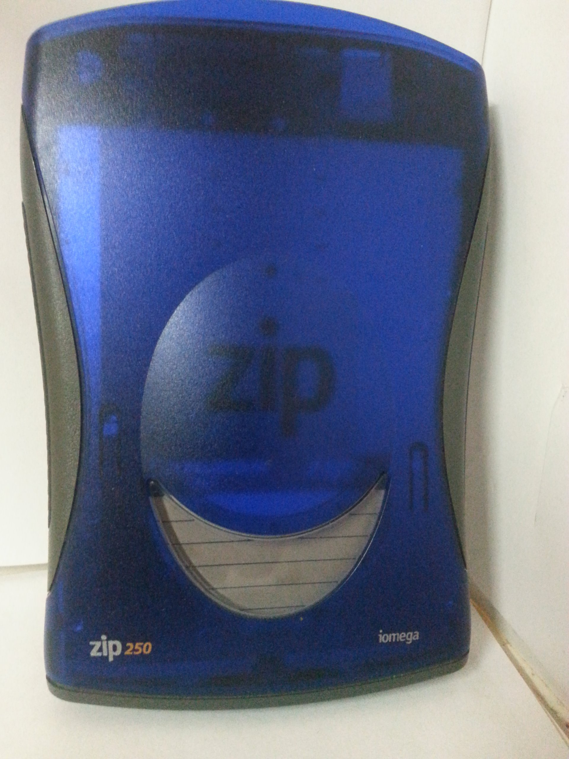 Iomega 250MB Zip External Drive - USB & Parallel Port - Portable Storage for PC, Mac - Perfect for Data Backup, File Transfer & Archiving