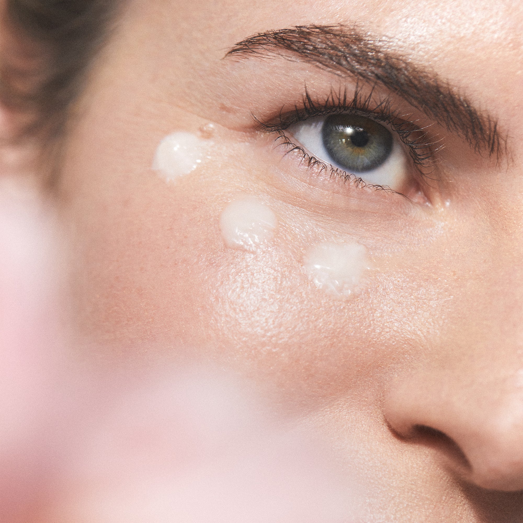 Berry Bright Vitamin C Eye Cream for Dark Circles & Puffiness - Brightening & Hydrating Under Eye Treatment - Day & Night Use for Women & Men