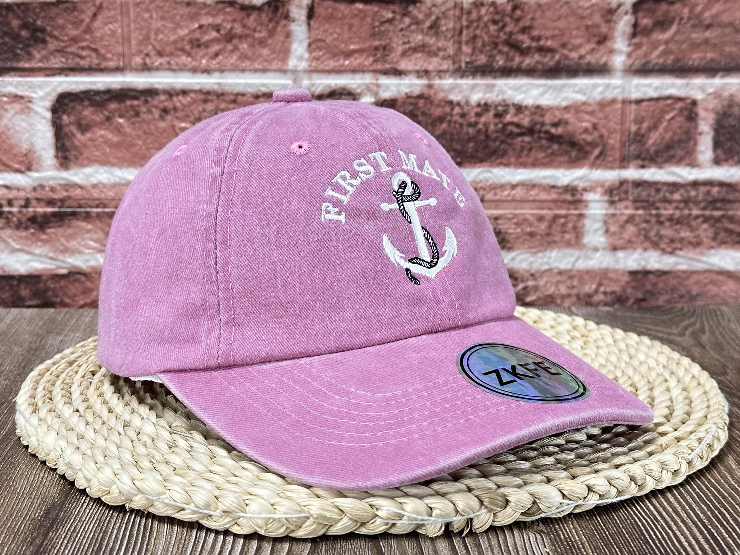 Embroidered Baseball Caps for Women & Men - Stylish Outdoor Wear