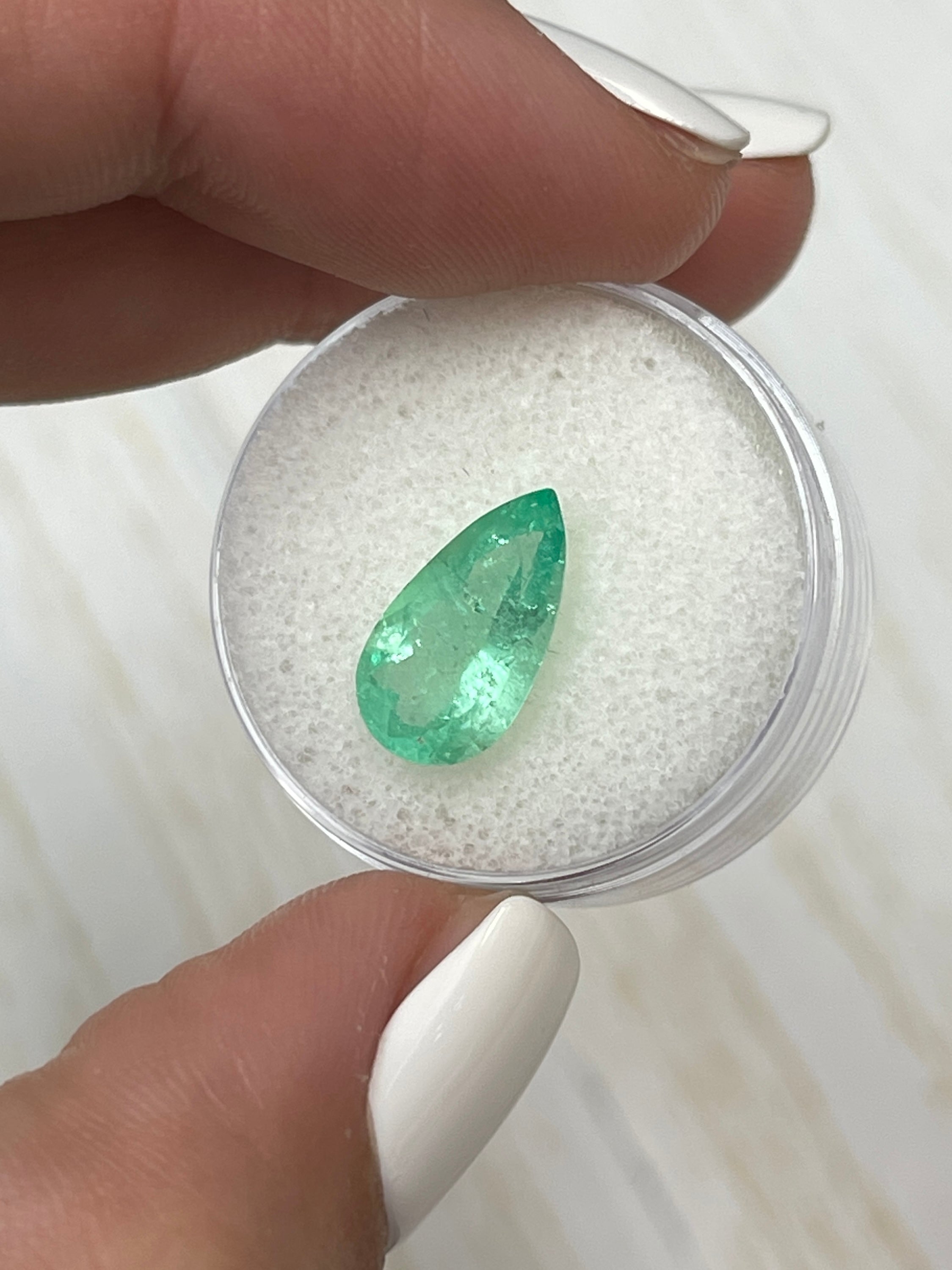 2.76 Carat Natural Colombian Emerald Pear Cut Loose Gemstone - Stunning Green Elongated Shape for Jewelry Making, Engagement Rings & Luxury Gifts