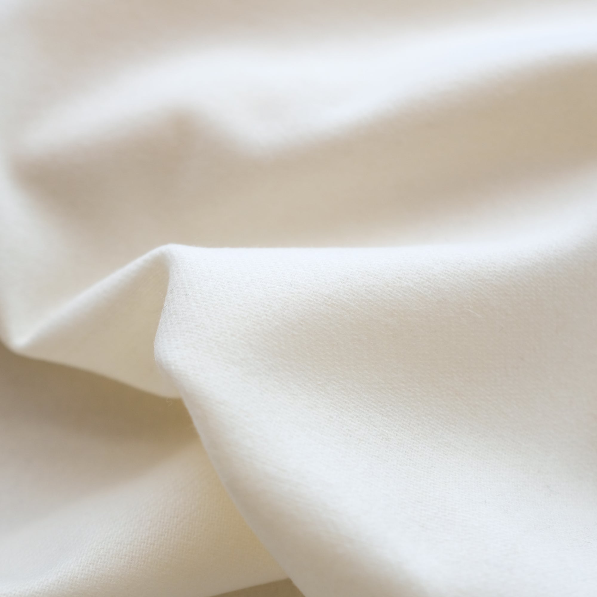 Premium Wool Flannel Fabric - Soft & Warm 100% Natural Wool for Cozy Winter Clothing & Blankets - Perfect for Shirts, Pajamas & Home Decor