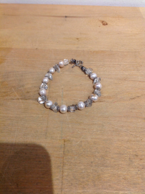 Elegant Beaded Pearl & Crystal Bracelet for Women - Perfect for Weddings, Parties & Everyday Wear