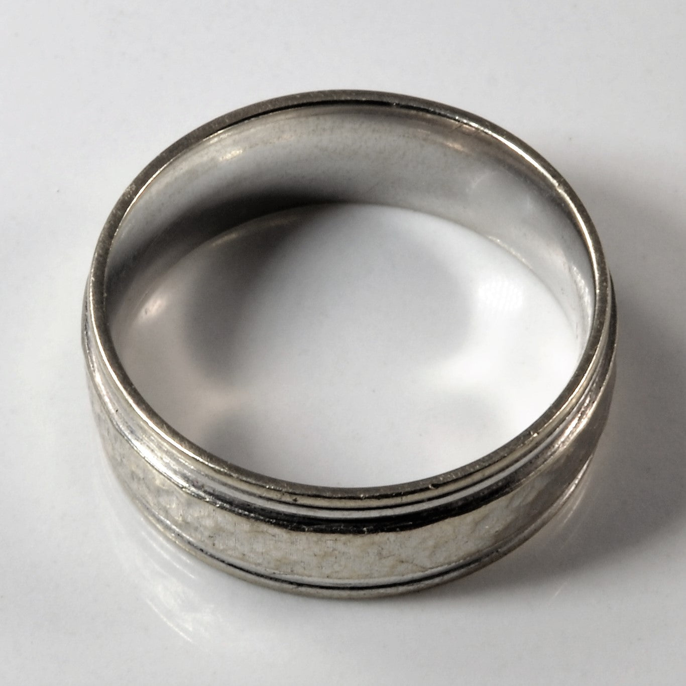 Hammered Gold Band Ring for Women - Size 8.5 - Elegant Stackable Wedding Band, Anniversary Gift for Her - Perfect for Everyday Wear & Special Occasions