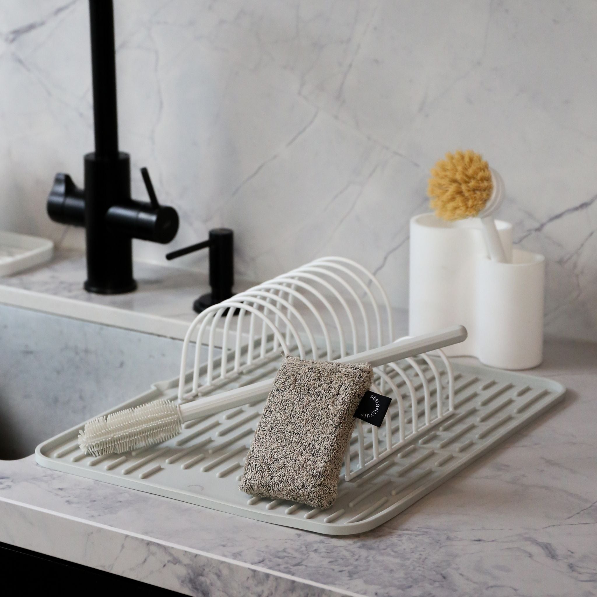 DESIGNSTUFF Large Foldable Silicone Drying Mat with Drainage Hole - Light Grey | Perfect for Dish Drying, Countertop Protection & Kitchen Organization