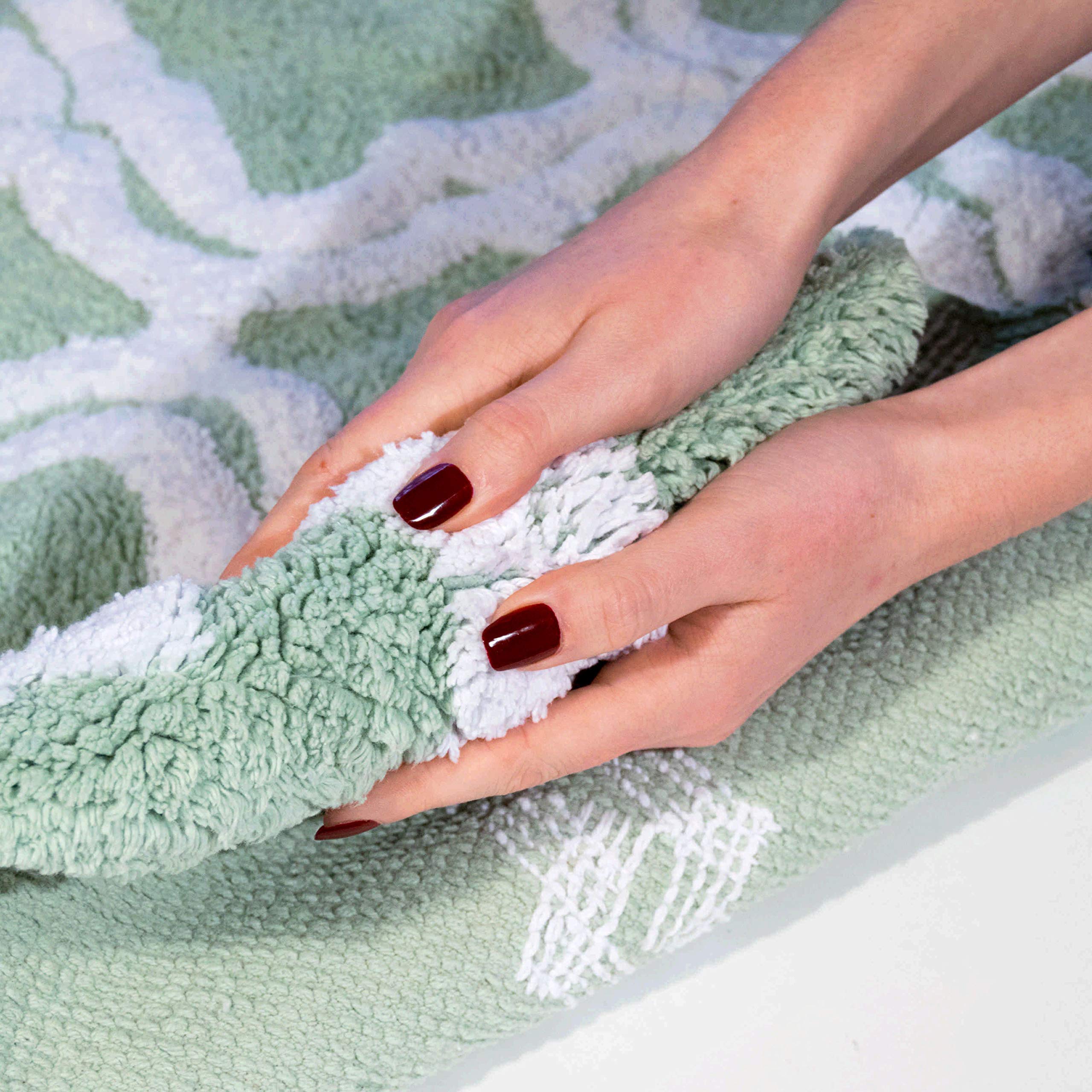 Chesapeake Double Quatrefoil 2-Piece Bath Rug Set in Subtle Green - 21