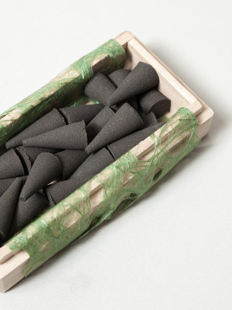 Premium Japanese Dry Garden Cone Incense - 21-Piece Box Set for Meditation, Yoga & Home Aromatherapy | Zen Decor & Relaxation Gift Idea