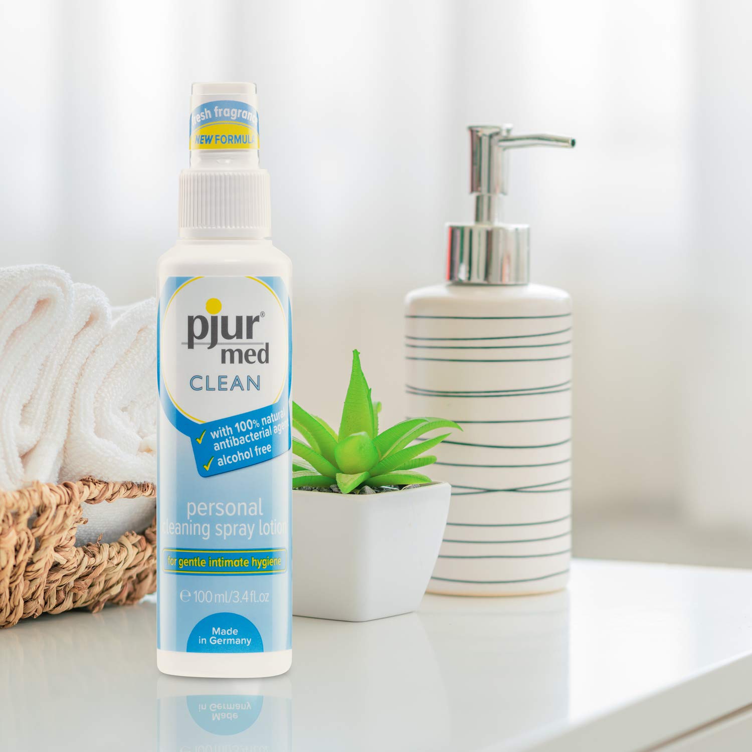 Pjur Med CLEAN Intimate Hygiene Spray - Alcohol-Free Gentle Cleansing for Skin & Sensitive Areas - Refreshing Scent (100ml) - Perfect for Post-Workout, Travel & Daily Feminine Care
