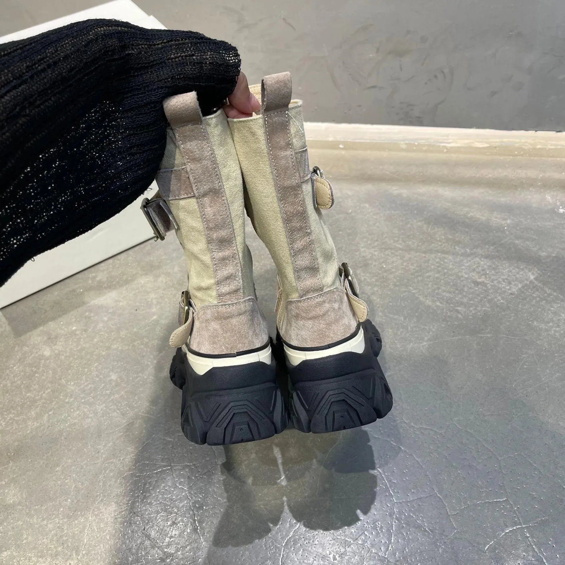 Camo Sneaker Boots with Strap Platform - Trendy Military Style Shoes for Women & Men - Perfect for Outdoor Hiking, Streetwear Fashion & Casual Wear