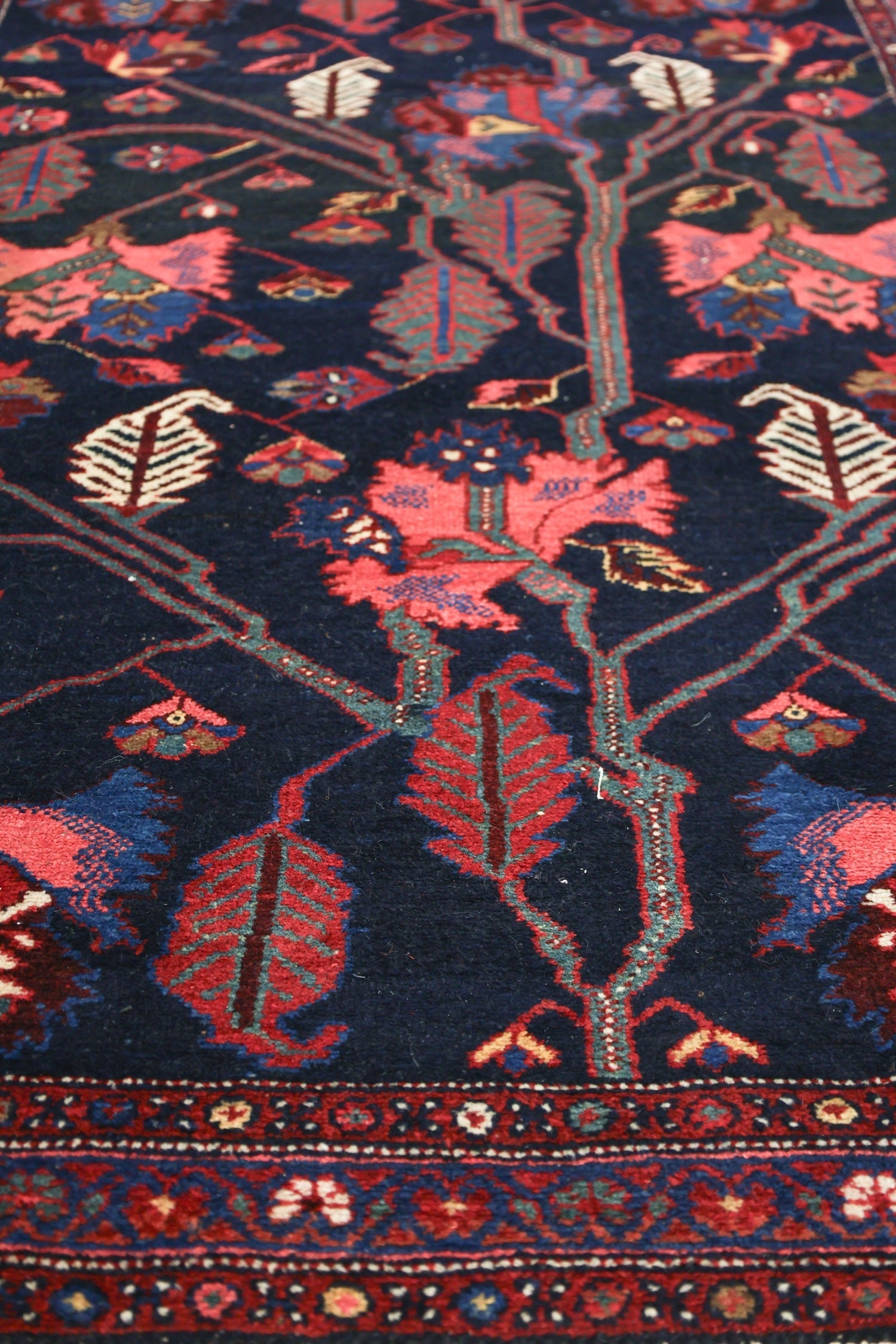 Antique Fine Bakhtiari Handwoven Tribal Rug - Authentic Persian Wool Carpet, Traditional Oriental Design, J76482 - Perfect for Living Room, Bedroom & Home Decor
