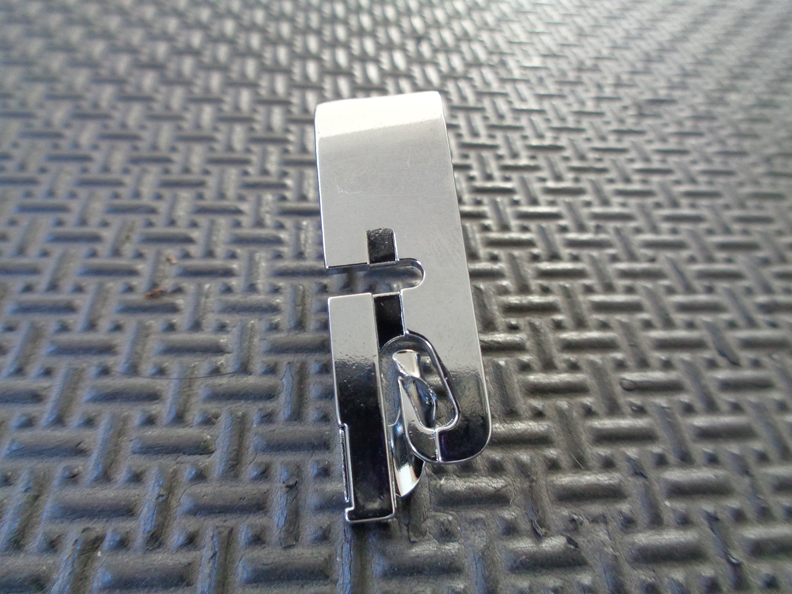 SINGER Narrow Hemmer Presser Foot for 2263, 3116, 3221, 3223, 3232, 3337 Sewing Machines - Perfect for Hemming Curtains, Dresses & Lightweight Fabrics