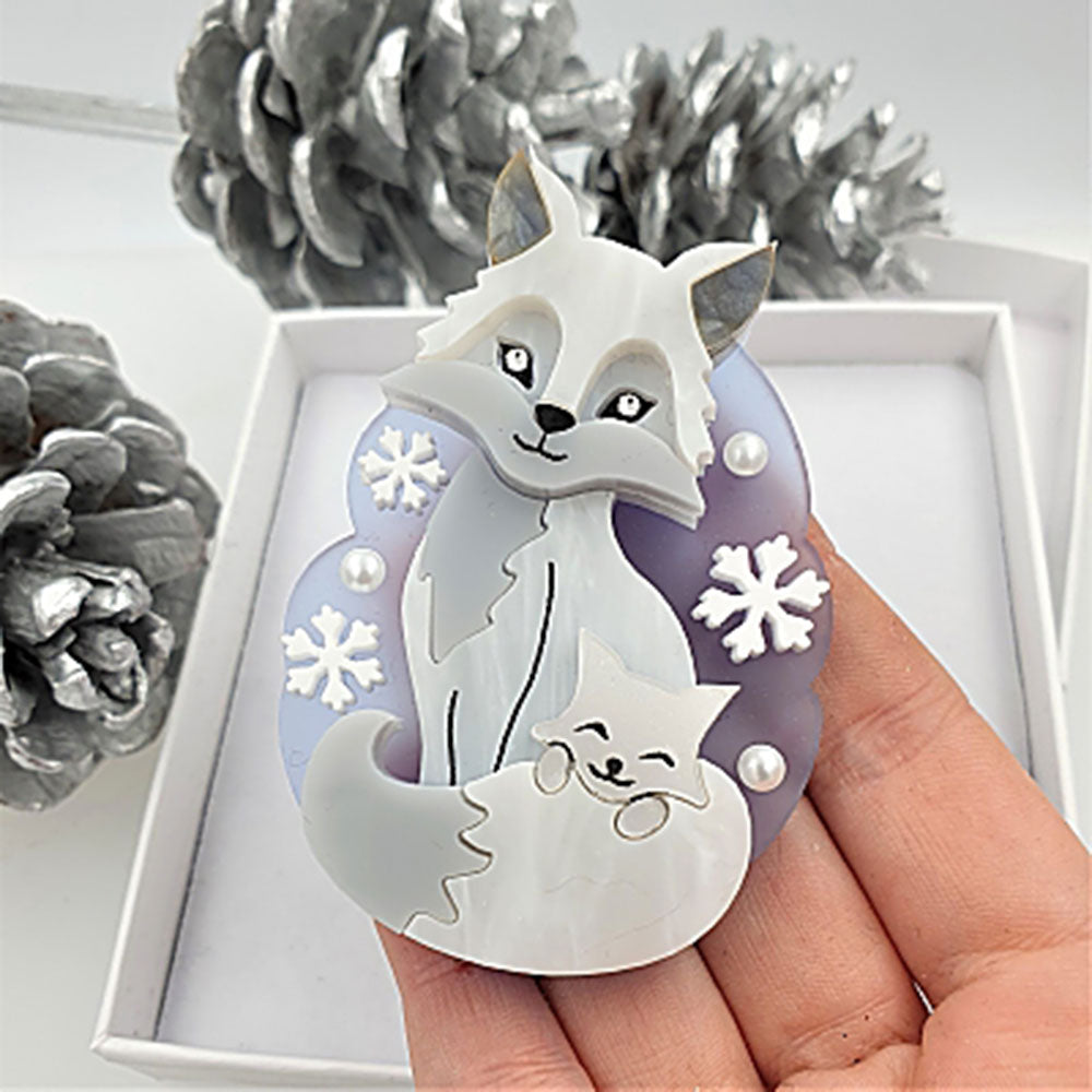 Stylish Arctic Fox Brooch - Elegant Animal Jewelry Pin for Women | Perfect for Jackets, Scarves, Hats & Gift Giving
