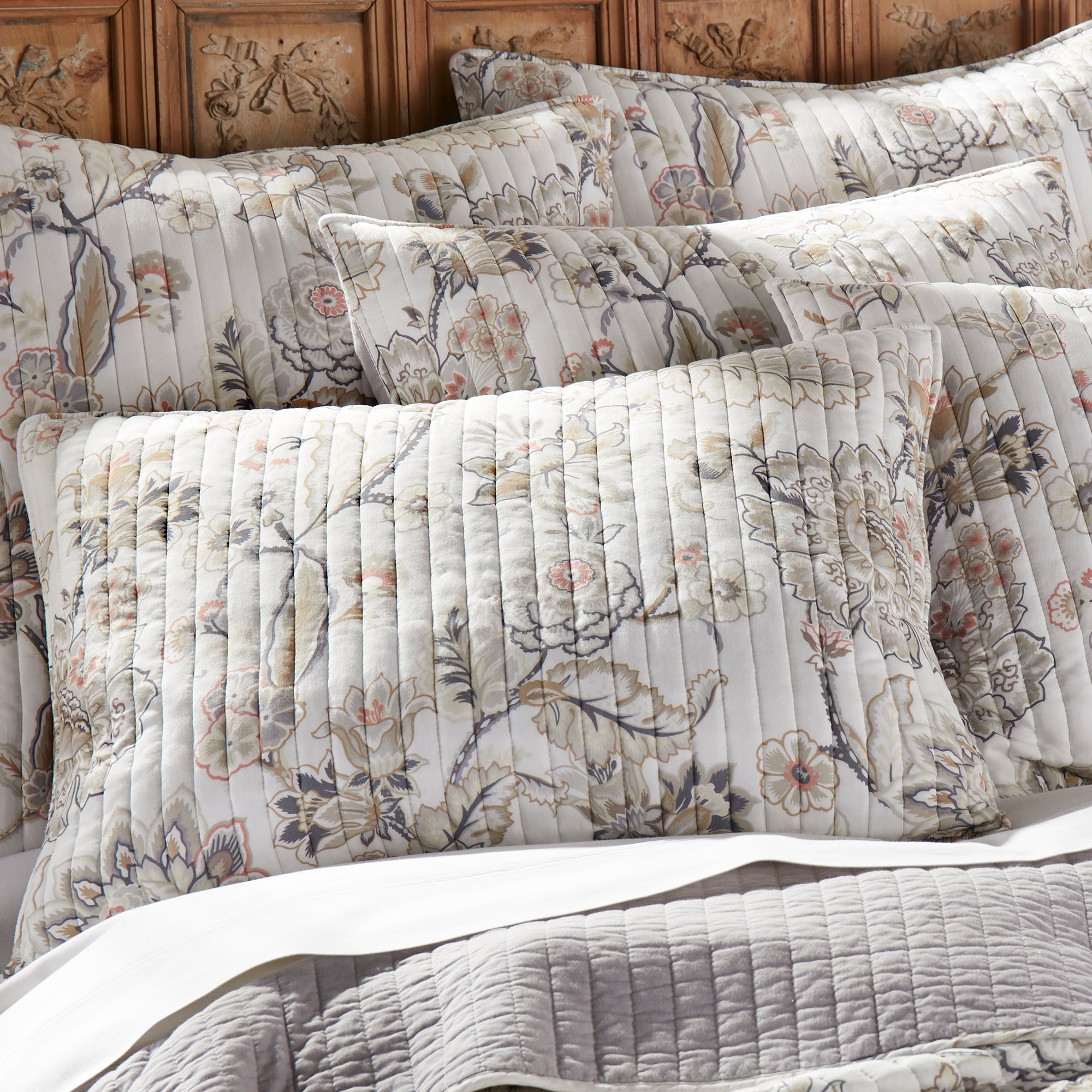 Ophelia Queen Size Quilt Set - 3 Piece Bedding Comforter with Pillow Shams, Soft Microfiber for All Seasons - Perfect for Master Bedroom, Guest Room & Cozy Home Decor