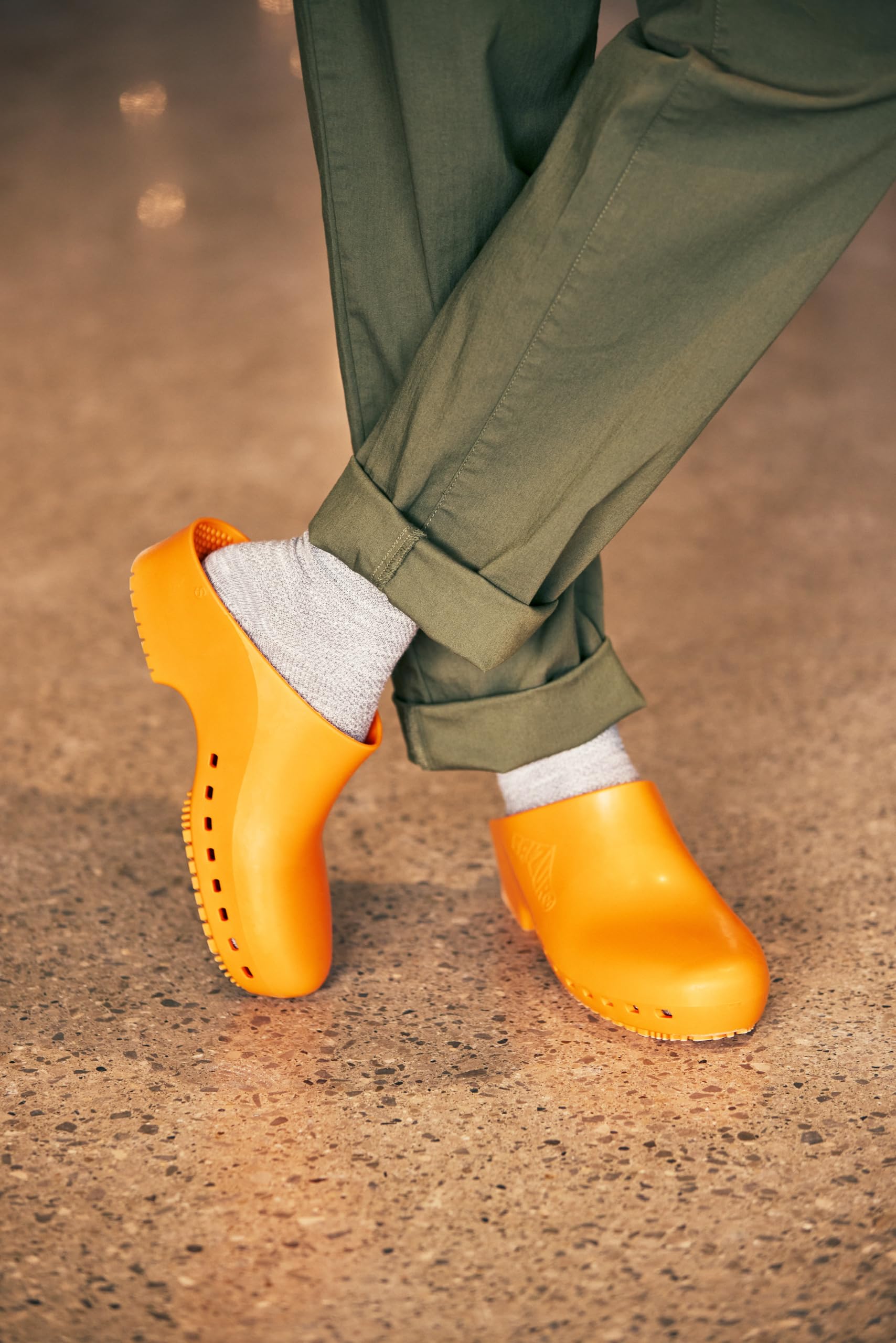 Best Non-Slip CALZURO Classic Work Clogs for Nurses & Kitchen Staff - Unisex Autoclavable Rubber Shoes for Healthcare & Food Service Professionals - Comfortable Slip-Resistant Footwear for Hospitals, Restaurants & Labs