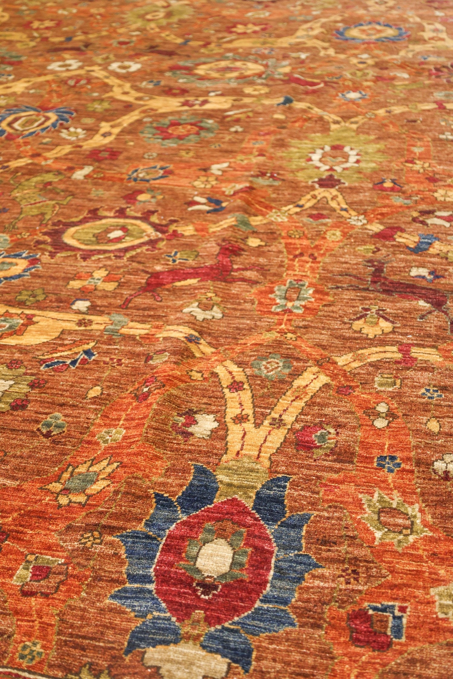 Handwoven Traditional Animal Agra Rug J77017 - Perfect for Living Room, Bedroom, or Home Decor