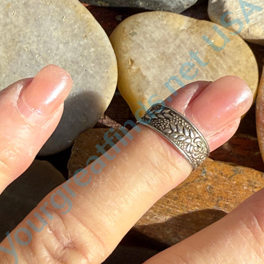 Sterling Silver Adjustable Toe Ring with Raised Floral Design - Perfect for Beach, Summer & Boho Fashion