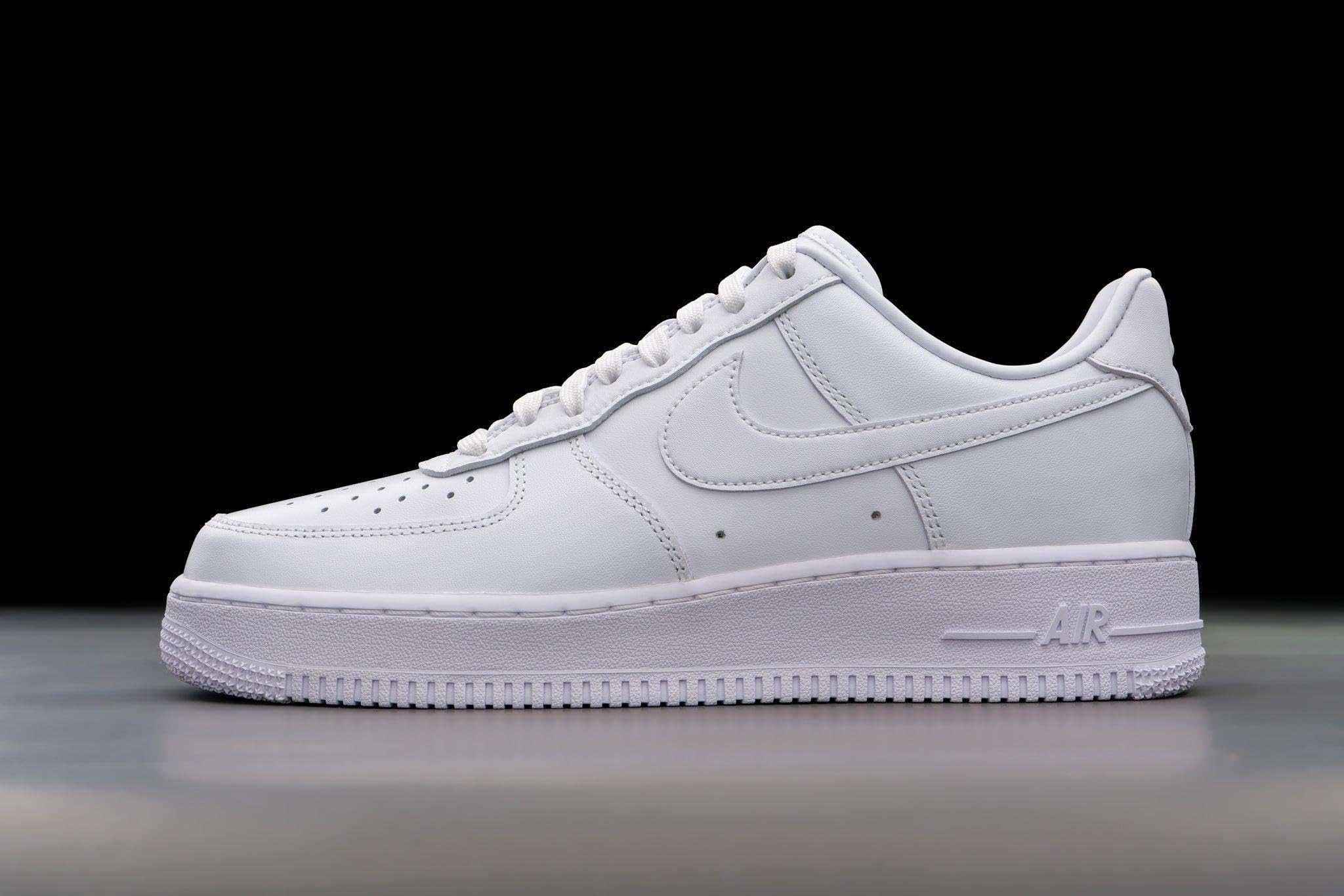 Nike Men's Air Force 1 Sneakers - White Low-Top Basketball Shoes for Men - Comfortable Athletic Casual Wear for Gym, Street Style & Everyday Outfits