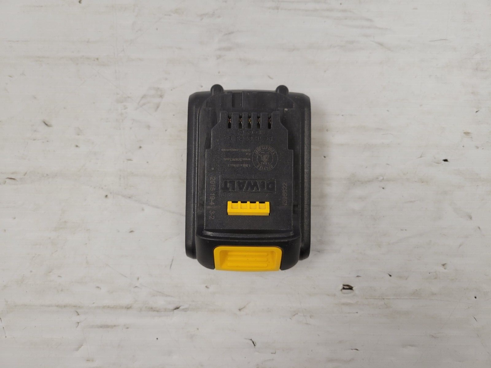 DEWALT DCB207 20V MAX Lithium-Ion Battery Pack (2.0Ah) - Compatible with DEWALT 20V Power Tools - Perfect for Drilling, Sawing & DIY Projects