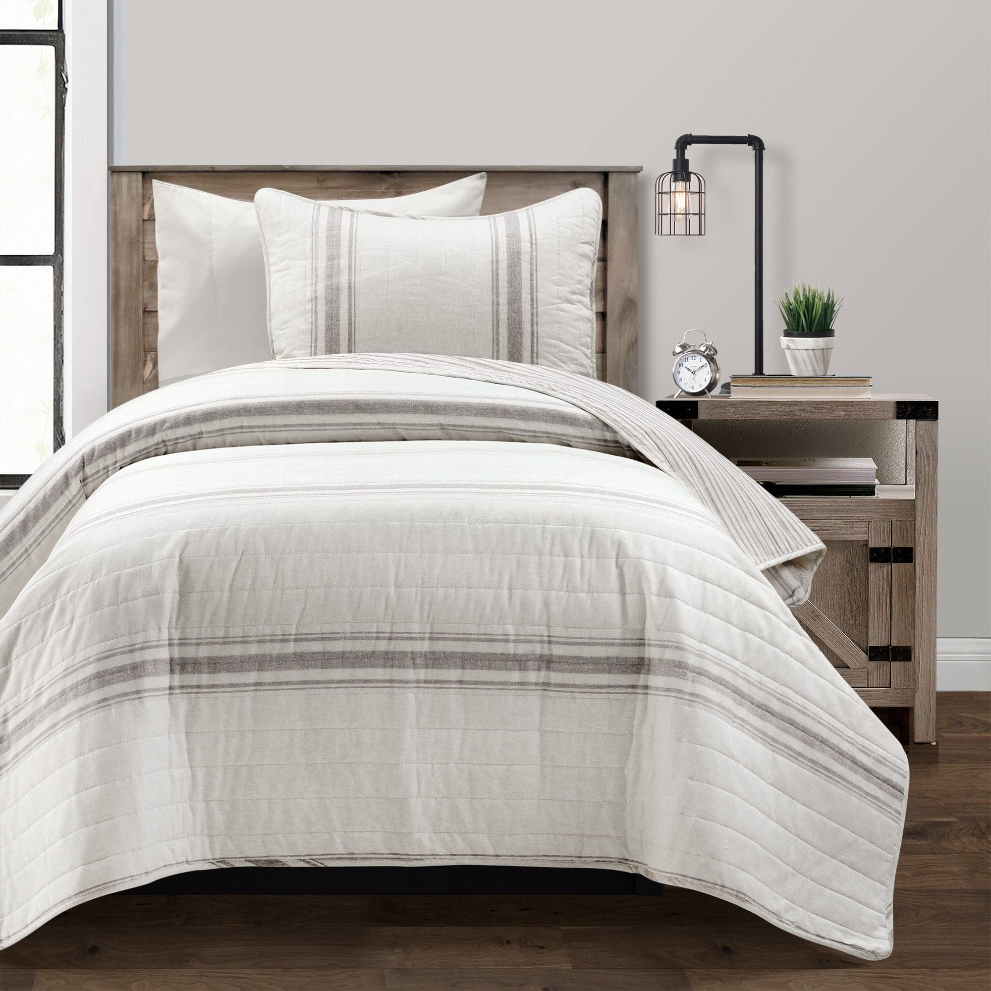 Farmhouse Stripe Reversible Cotton Quilt Set - Queen Size Bedding with Matching Pillow Shams - Soft & Breathable Comforter for Cozy Bedroom Decor - Perfect for Guest Rooms, Master Bedrooms & Airbnb Stays