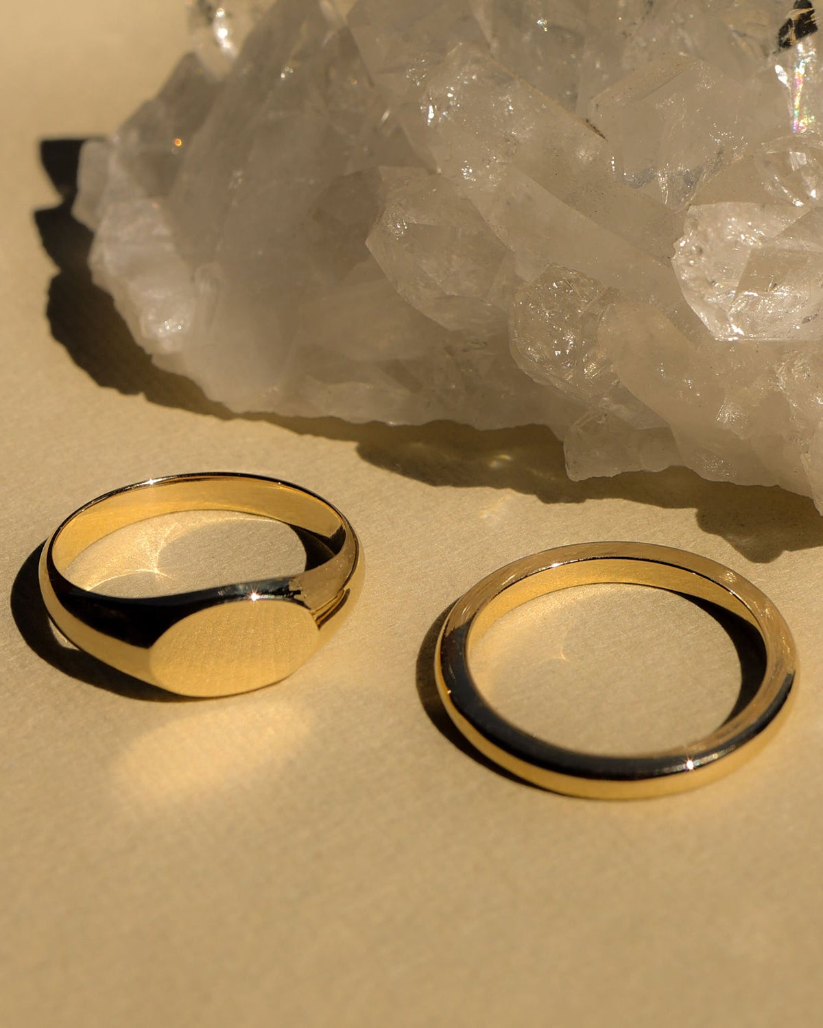 10K Gold Signet Ring for Men & Women - Personalized Engraved Initials - Elegant Wedding Band & Fashion Jewelry Gift for Him or Her - Perfect for Engagements, Anniversaries & Special Occasions