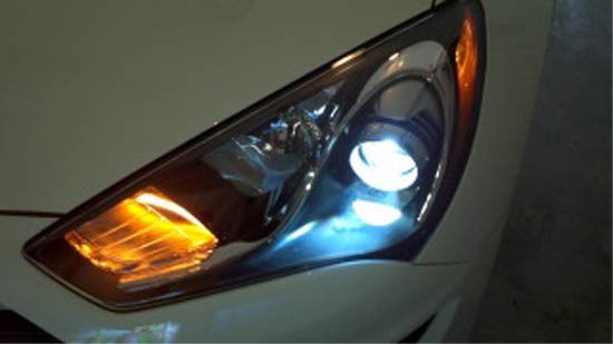 (2) H7 HID Xenon Bulbs Adapters Holders - Compatible with Hyundai Genesis Coupe & Veloster - Perfect for Headlight Upgrades & Night Driving