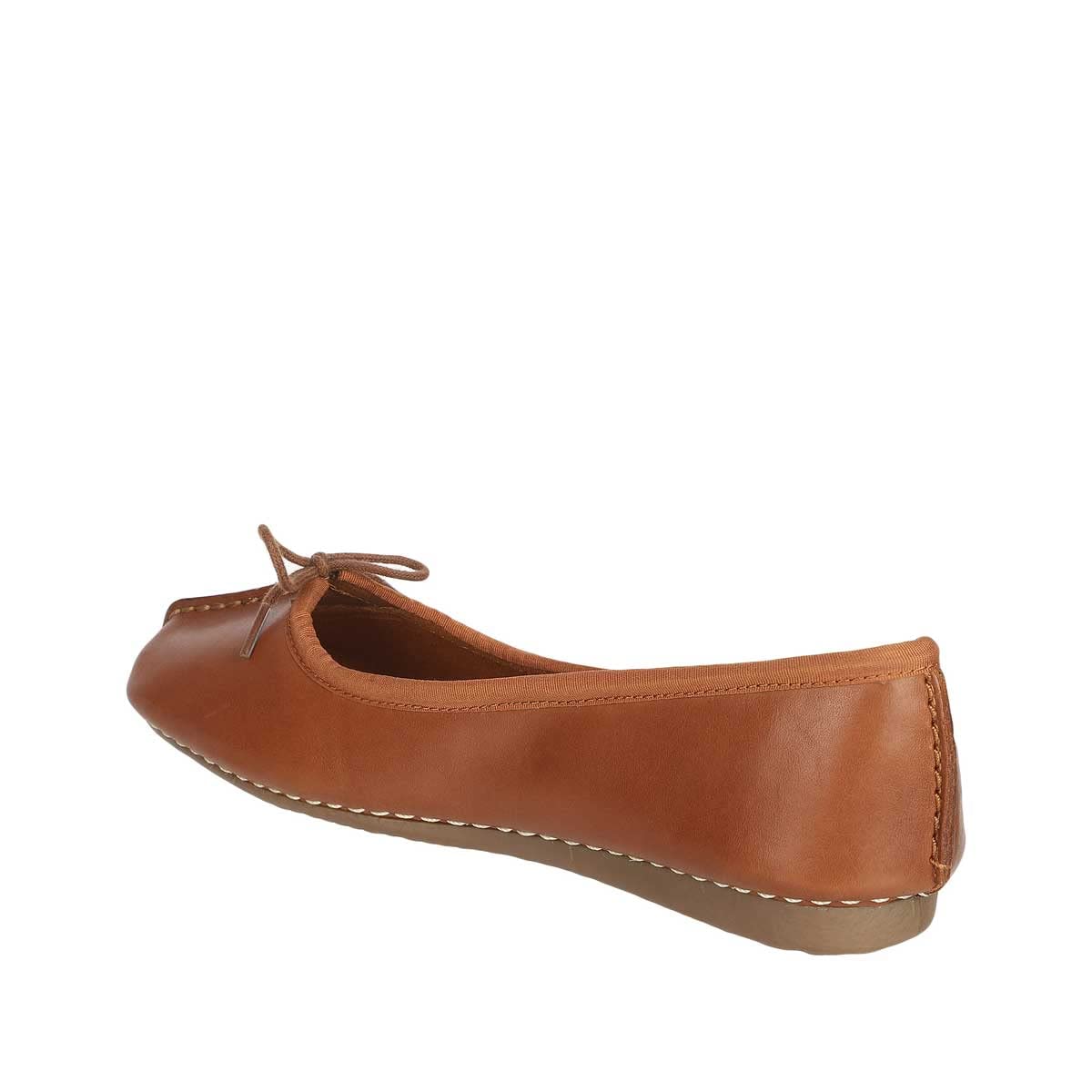Clarks Women's Ballet Flats - Comfortable & Stylish Leather Slip-On Shoes for Work, Travel & Everyday Wear