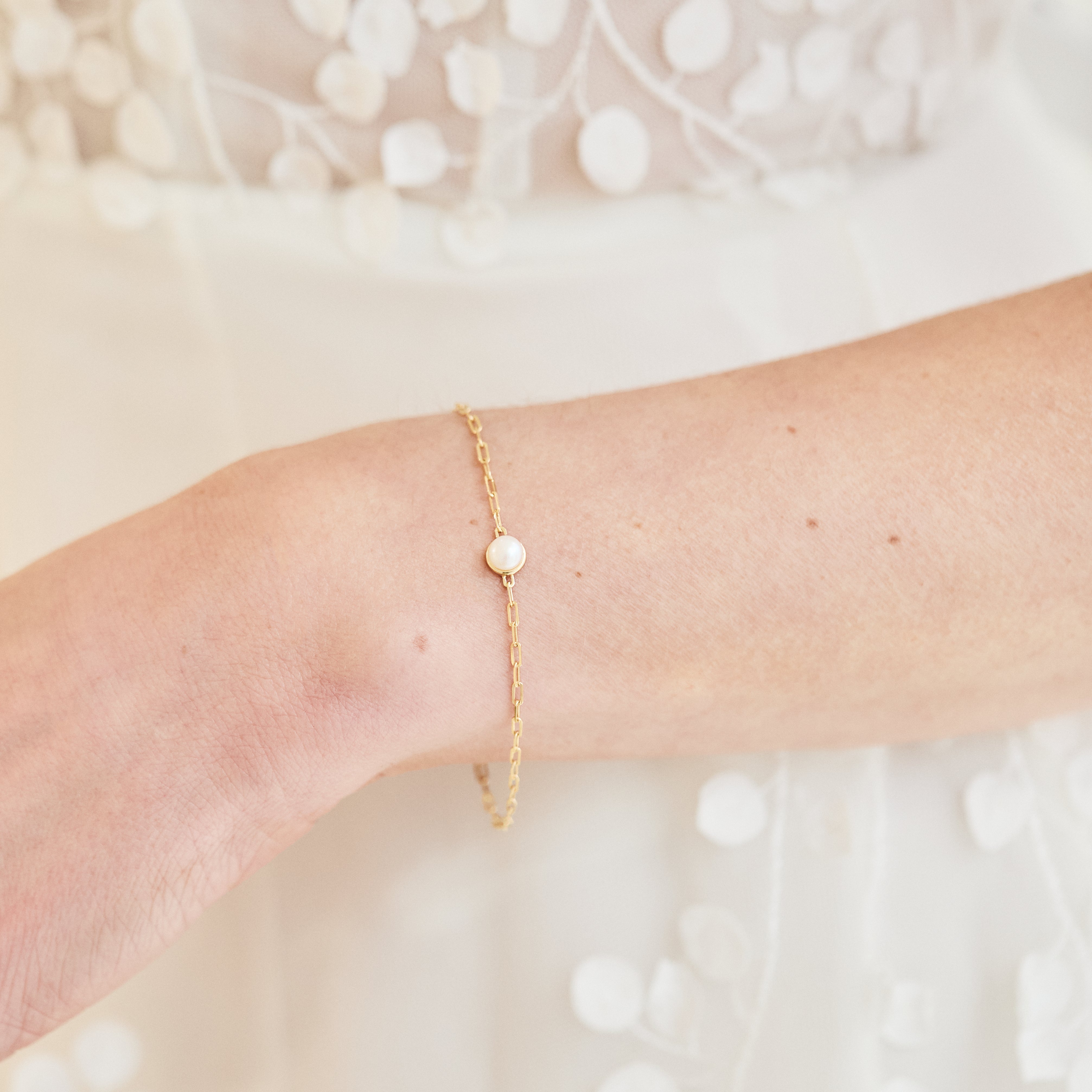 Elegant Pearl Bracelet for Women - Perfect Wedding, Bridal, and Anniversary Gift - Ideal for Bridesmaids, Prom, and Formal Events