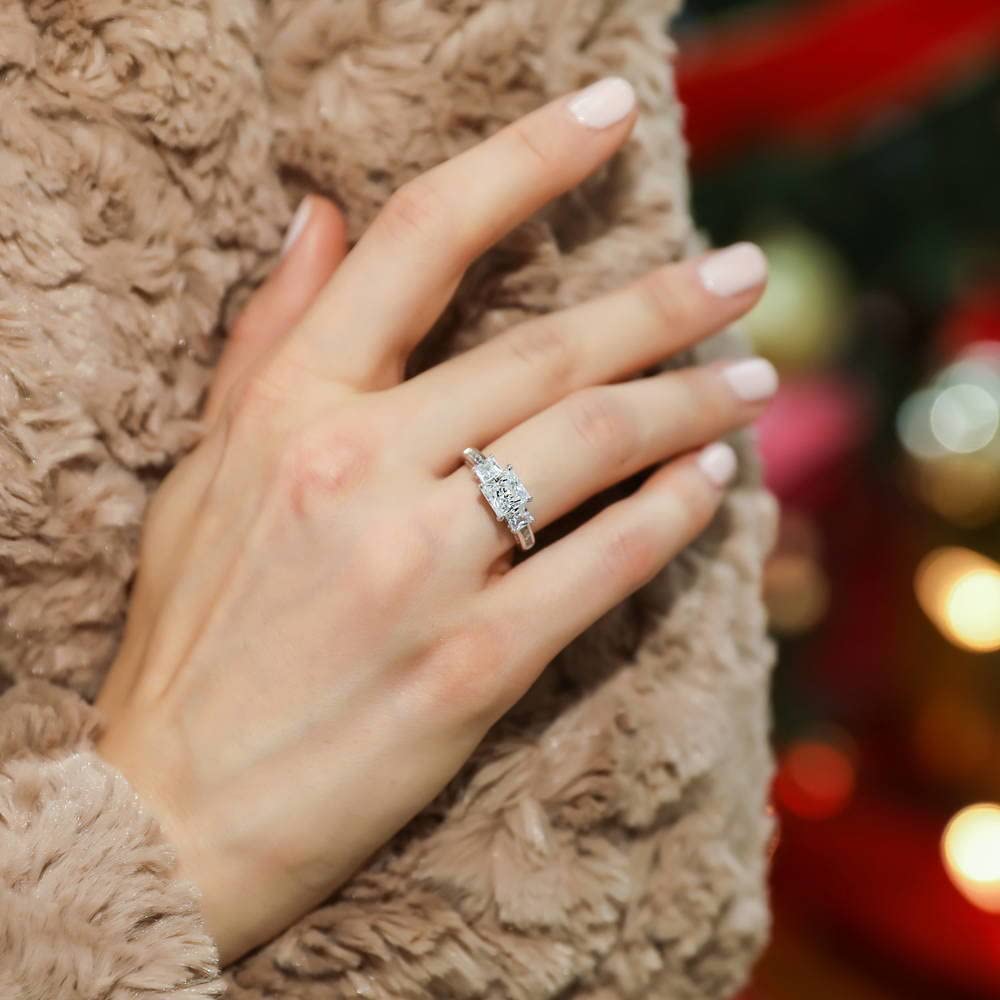 BERRICLE Sterling Silver 3-Stone Princess Cut Cubic Zirconia Wedding Engagement Ring for Women - 1.6 Carat CZ Promise Ring, Rhodium Plated, Size 4-10 - Perfect for Proposals, Anniversaries & Special Occasions