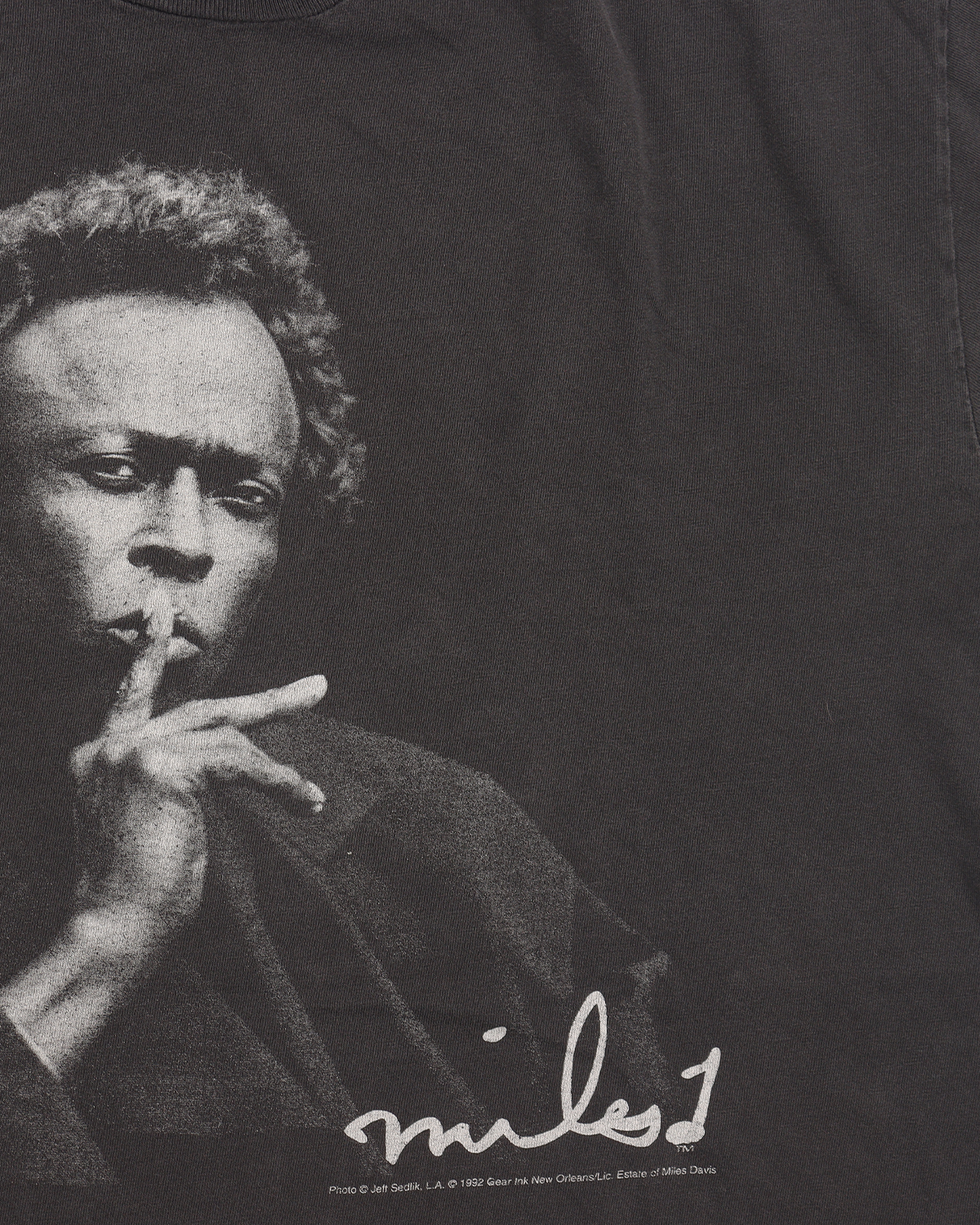 Vintage 1992 Miles Davis T-Shirt - Classic Jazz Music Fan Gift for Men & Women - Perfect for Concerts, Gigs & Casual Wear
