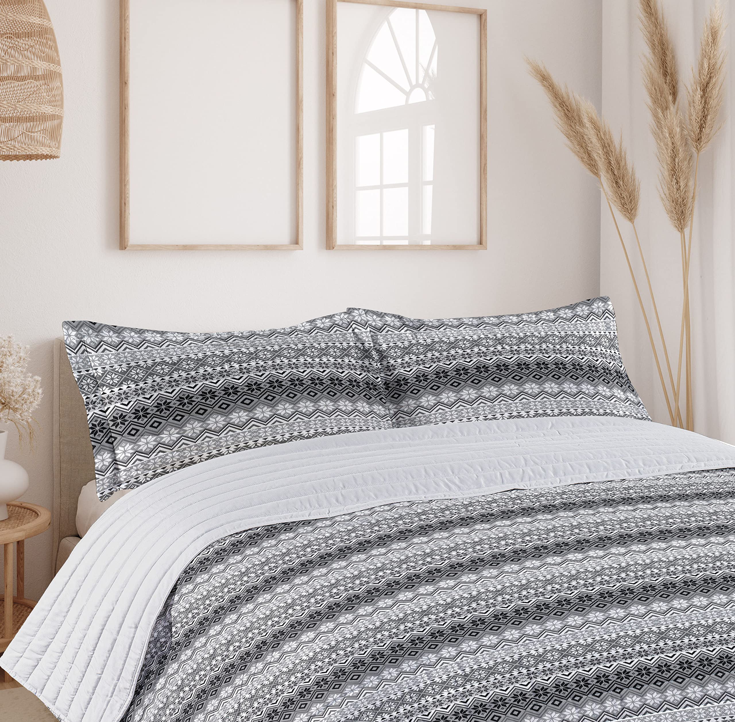 Ambesonne Nordic Microfiber Bedspread Set - Knitting Theme Chevron Pixel Art Scandinavian Design, Soft Queen Size Bedding with Pillow Shams & Comforter in Grey White Black | Perfect for Cozy Bedrooms, Guest Rooms & Modern Home Decor