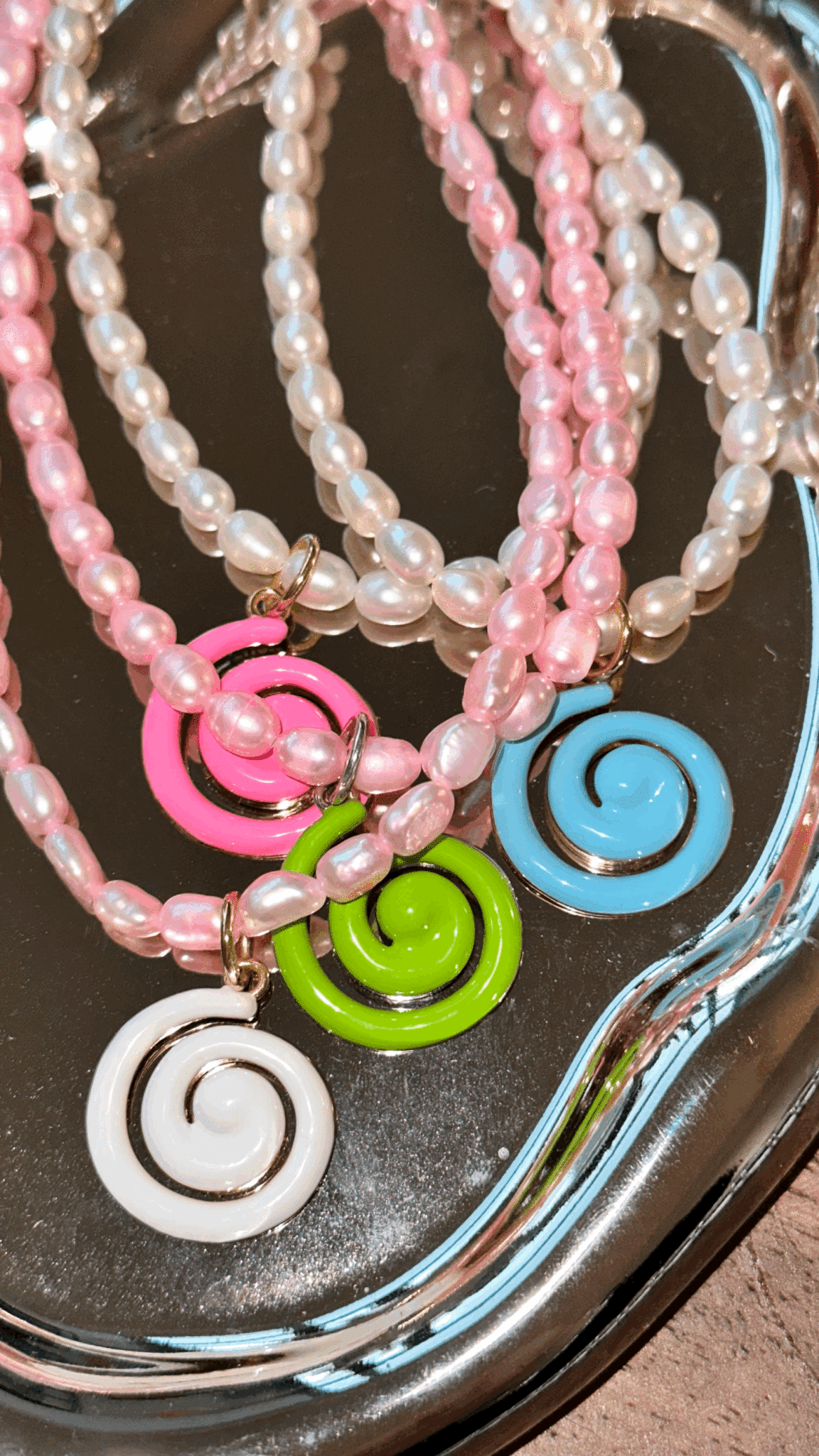 Elegant Super Swirl Pearl Necklace with Matcha Green Accents - Perfect for Weddings, Parties & Special Occasions