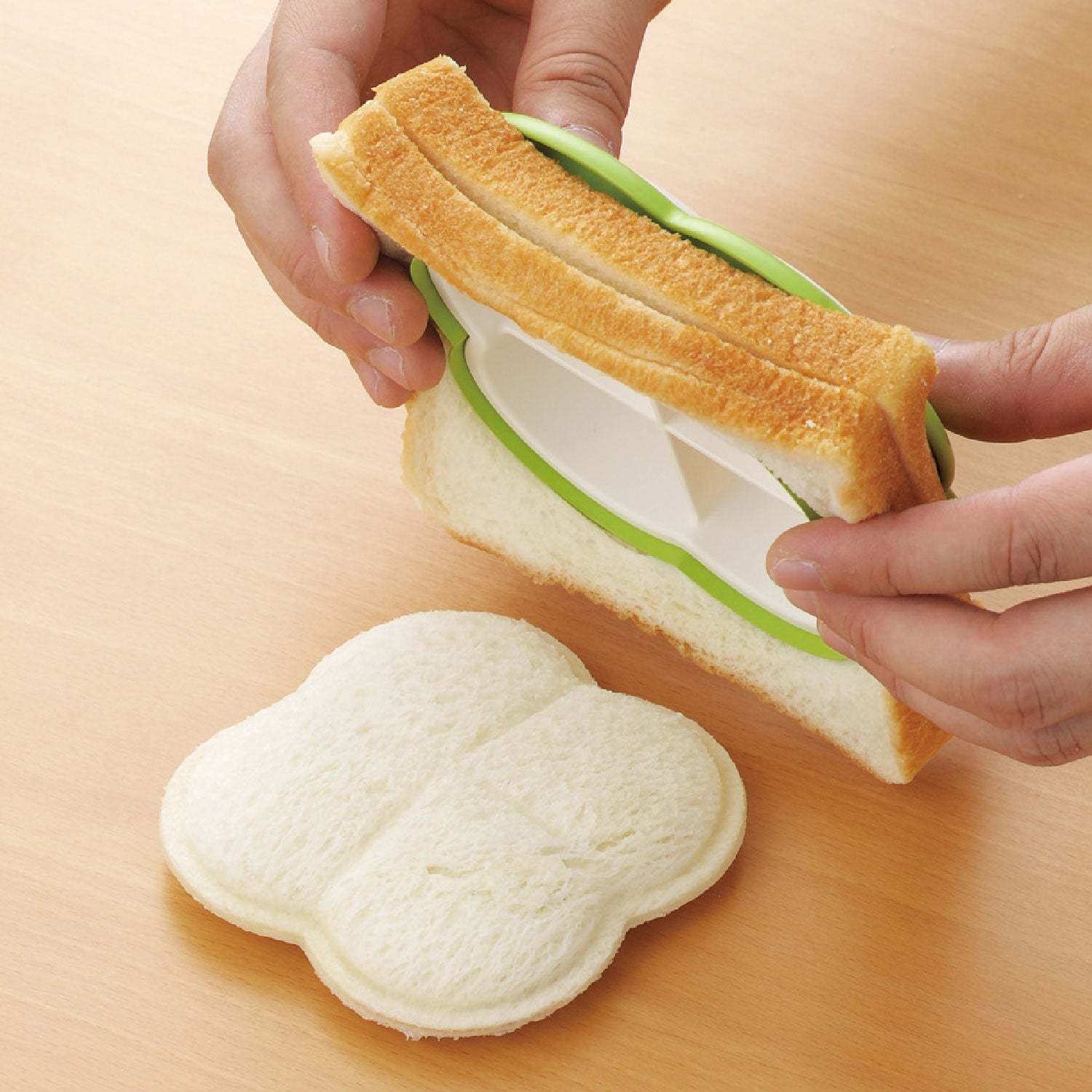 Premium Akebono Clover-Shaped Sandwich Cutter & Sealer - Perfect for Kids Lunch Box, Picnics & Party Snacks | BPA-Free Stainless Steel
