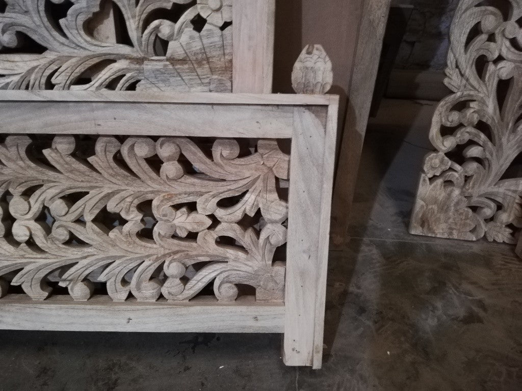 Stylish Dynasty Carved Panel Poster Bed in Whitewash Finish - Perfect for Master Bedroom, Guest Room, and Farmhouse Decor