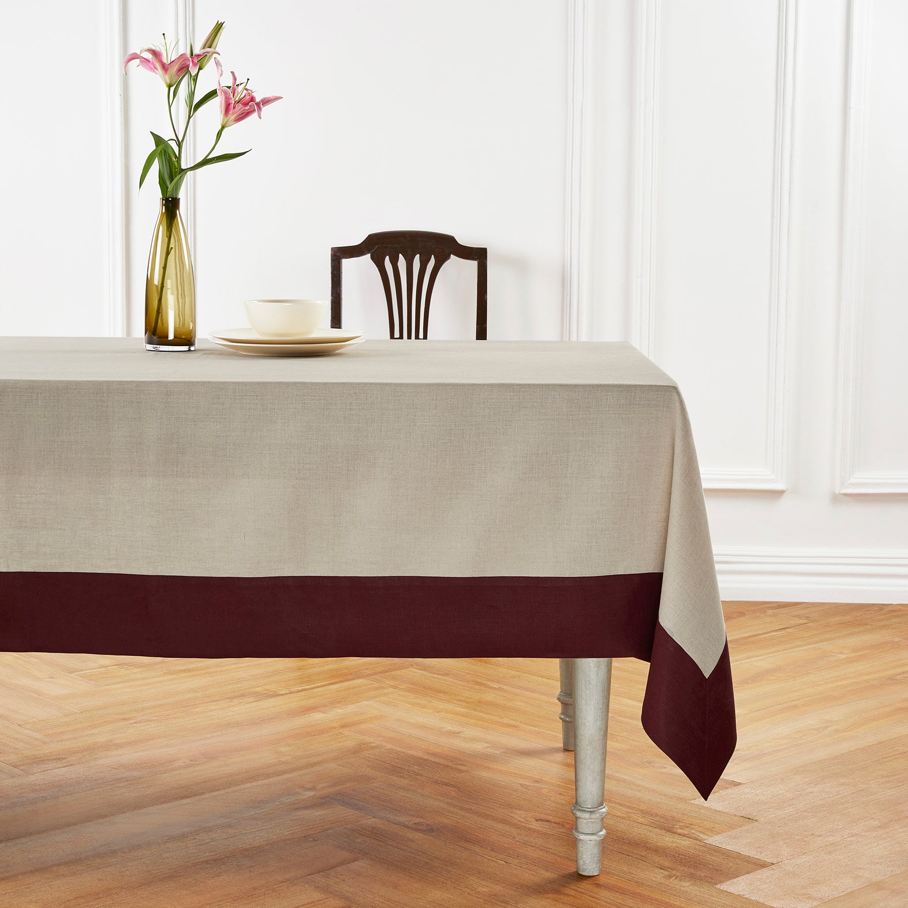 Stylish Contempo Tablecloth - Waterproof & Wrinkle-Free - Perfect for Dining, Parties & Home Decor