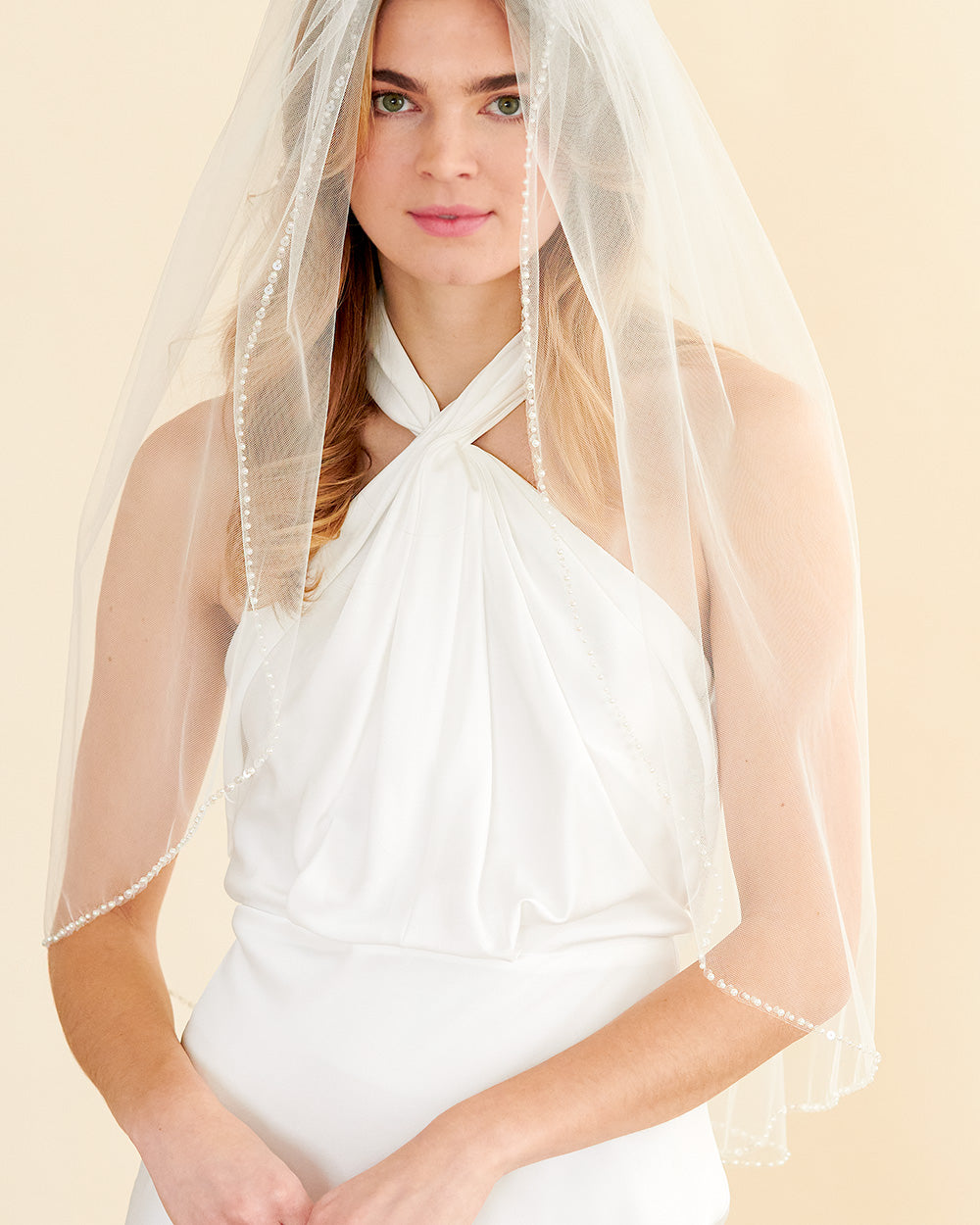 Elegant Pearl & Sequin Wedding Veil - Bridal Accessories for Bride, Bridesmaids & Formal Occasions - Perfect for Church Weddings, Photoshoots & Special Events