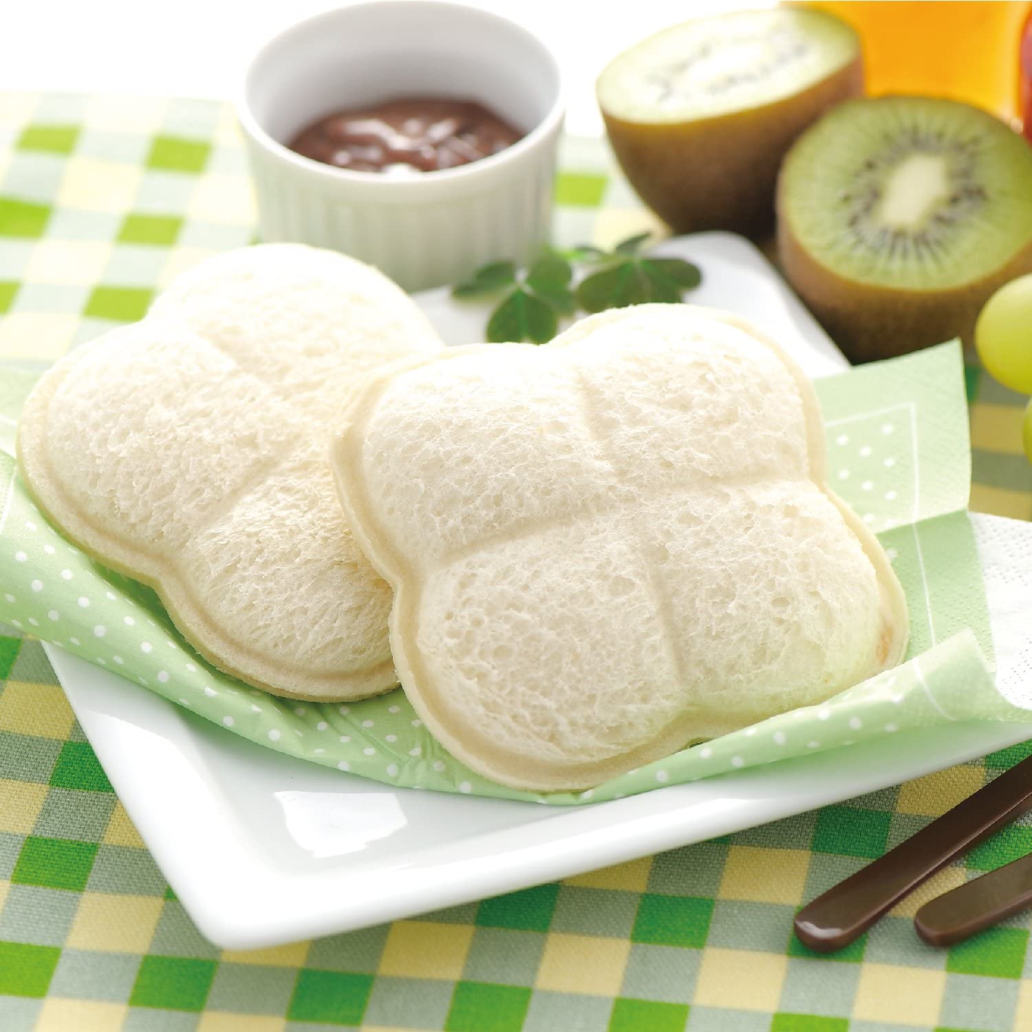 Clover-Shaped Edge Sealing Sandwich Cutter - Perfect for Kids' Lunch Boxes, Picnics & Party Snacks