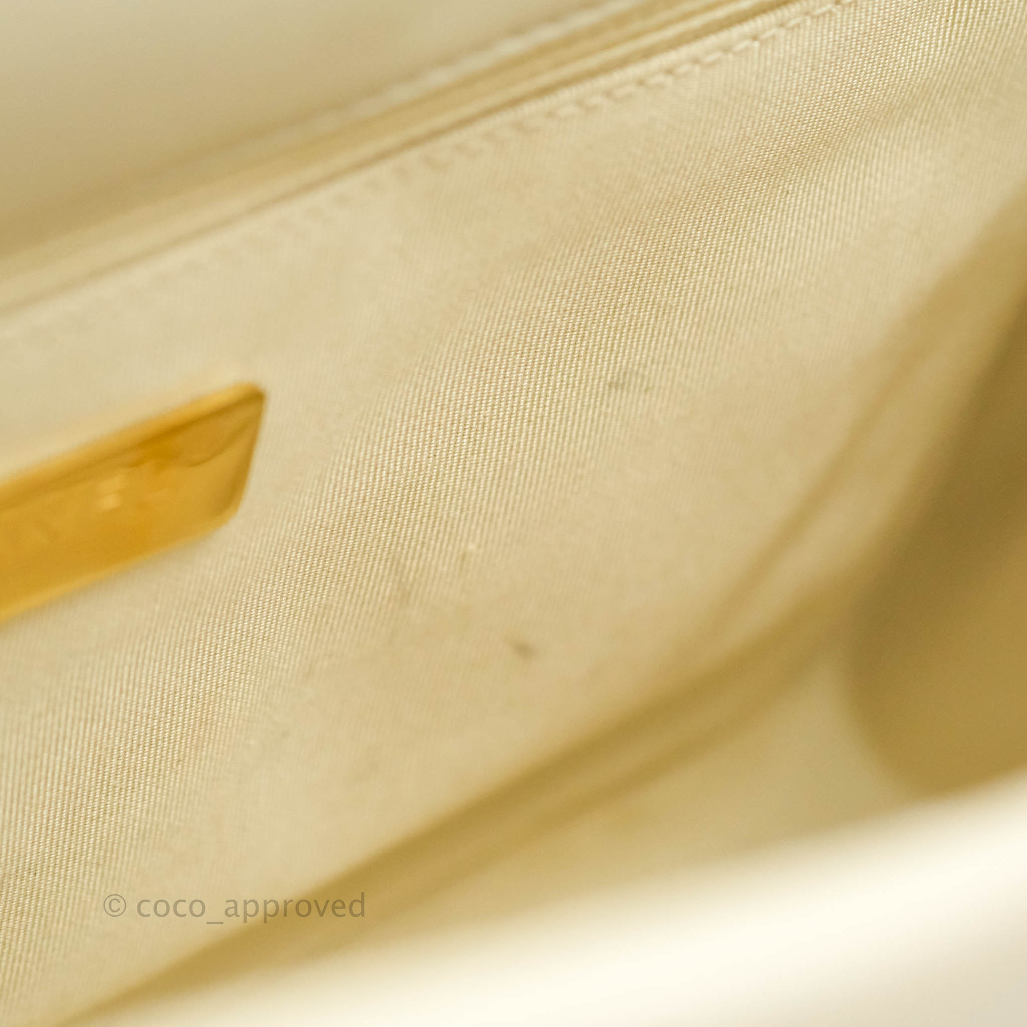 Chanel 19 Small Handbag in Light Beige Lambskin Leather with Mixed Hardware - 21C Collection | Luxury Crossbody Bag for Women, Perfect for Date Night & Special Occasions
