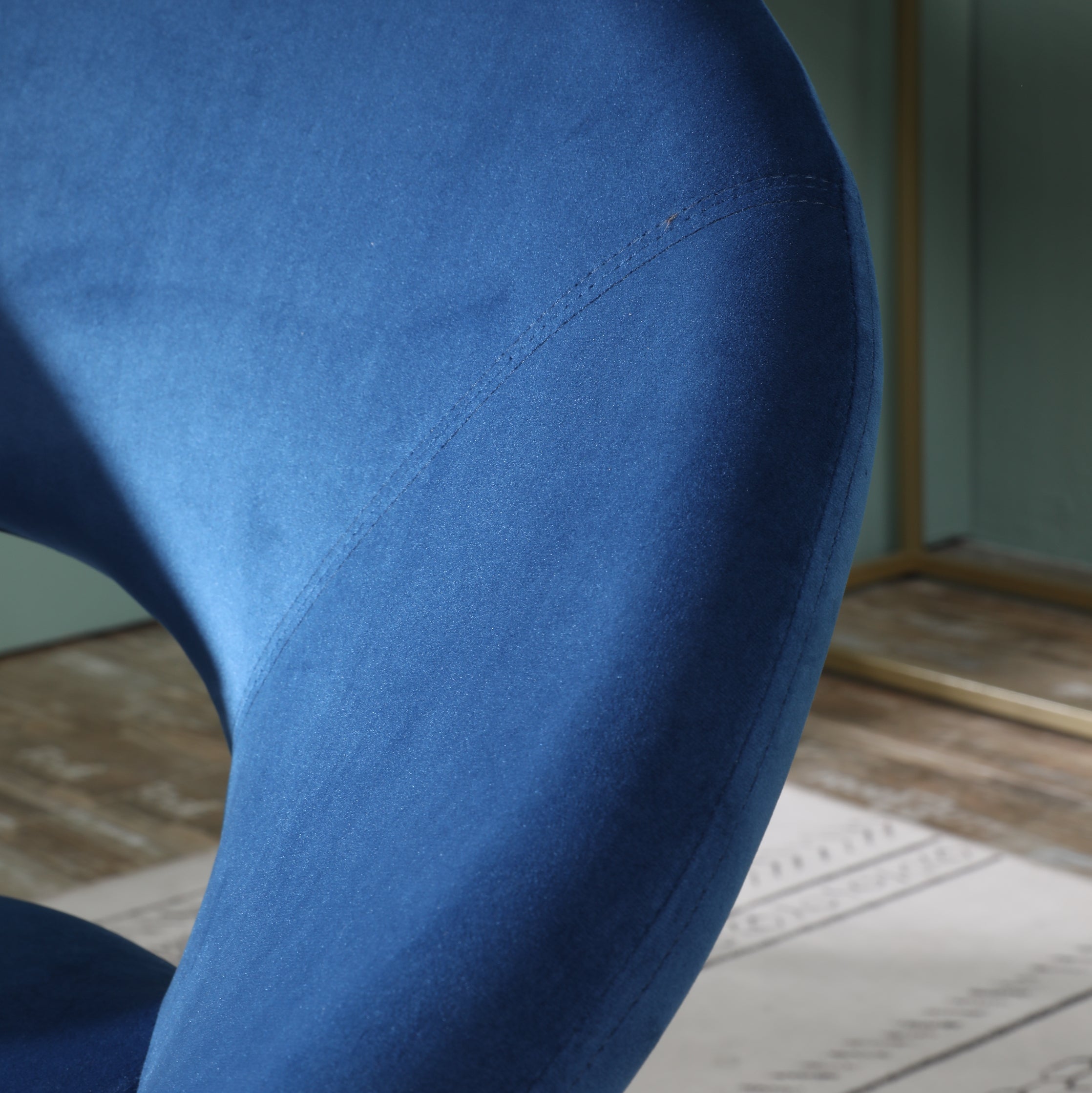 Roundhill Furniture Slatina Silky Velvet Upholstered Accent Chair - Blue Velvet with Gold Tone Metal Base for Living Room, Bedroom & Office Decor